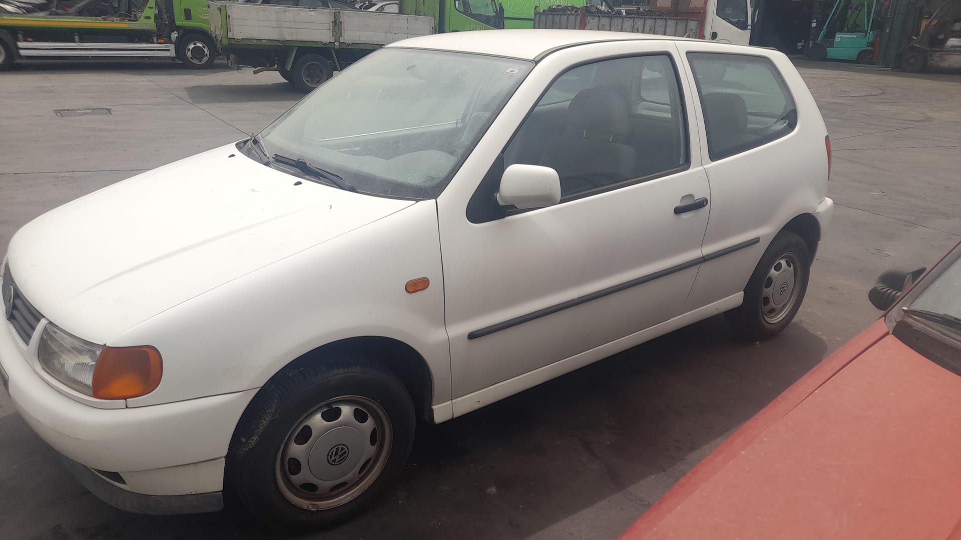 TOYOTA Polo 3 generation (1994-2002) Priekšējais kreisais spārns 6N0821021 18556629