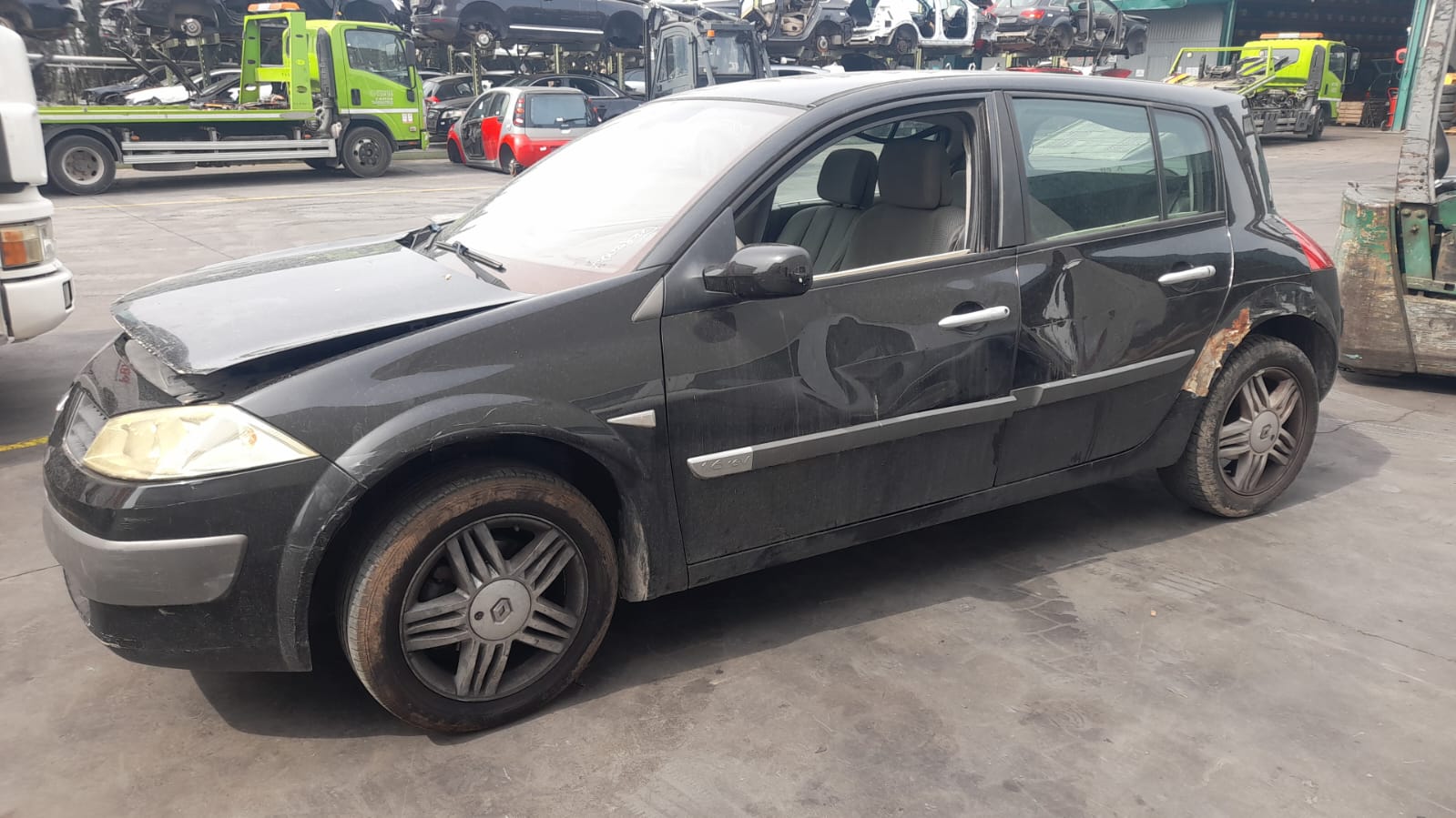 RENAULT Megane 2 generation (2002-2012) Priekinių dešinių durų stiklo pakelėjas 8201010925 25198491