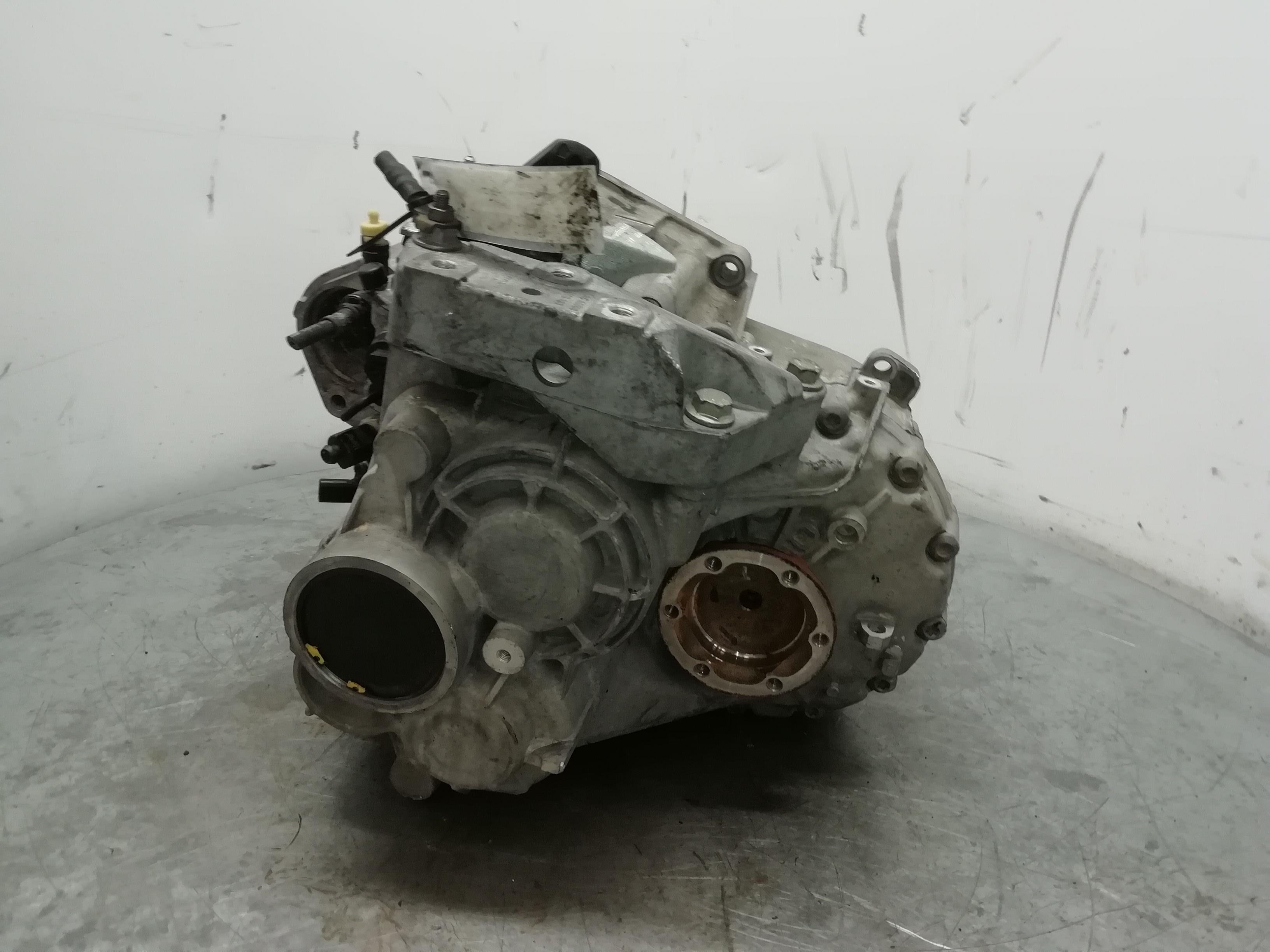 VOLKSWAGEN Passat B7 (2010-2015) Gearbox NFU 25779143