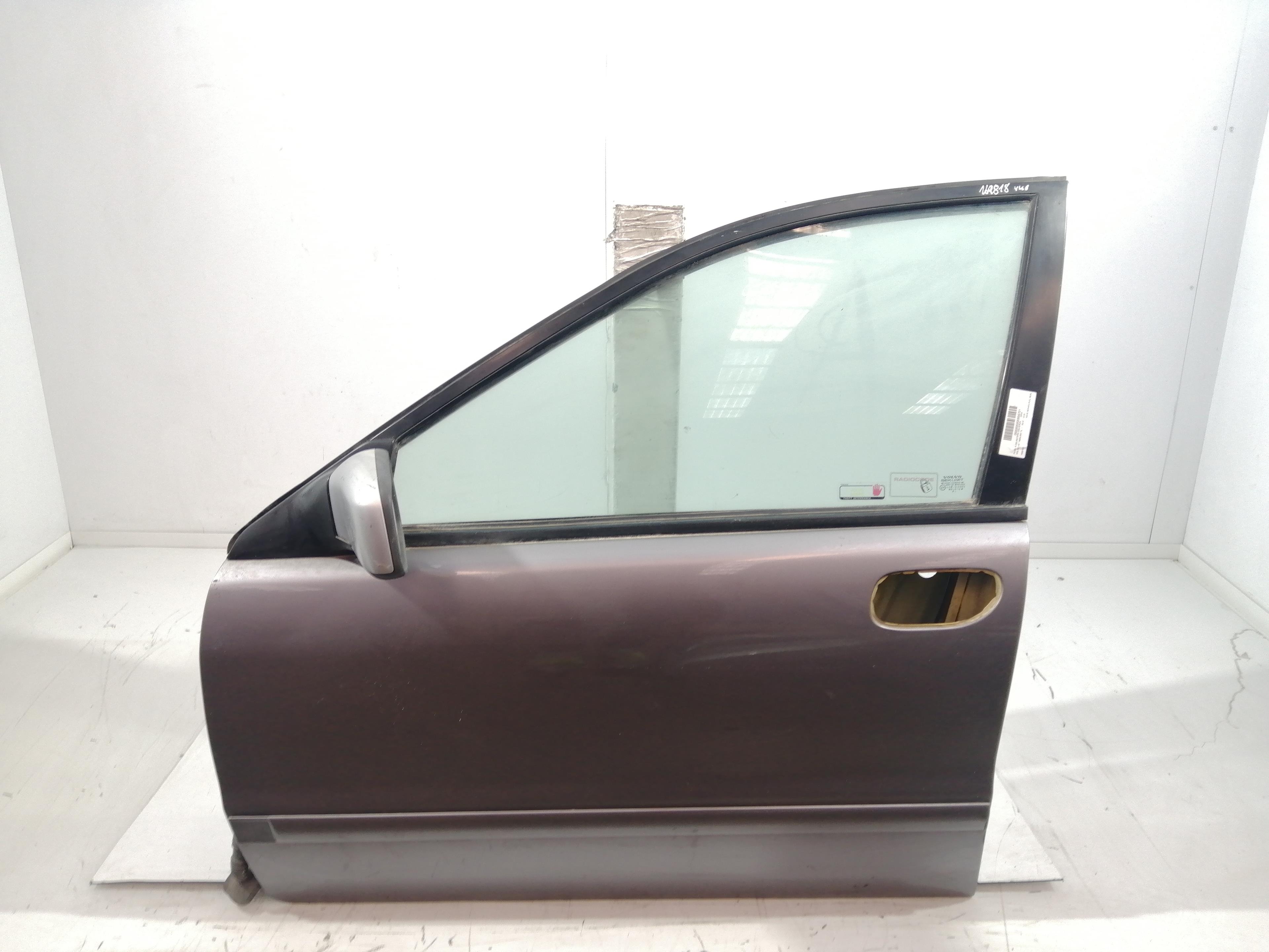 VOLVO V40 1 generation (1996-2004) Front Left Door 30632666 18564713