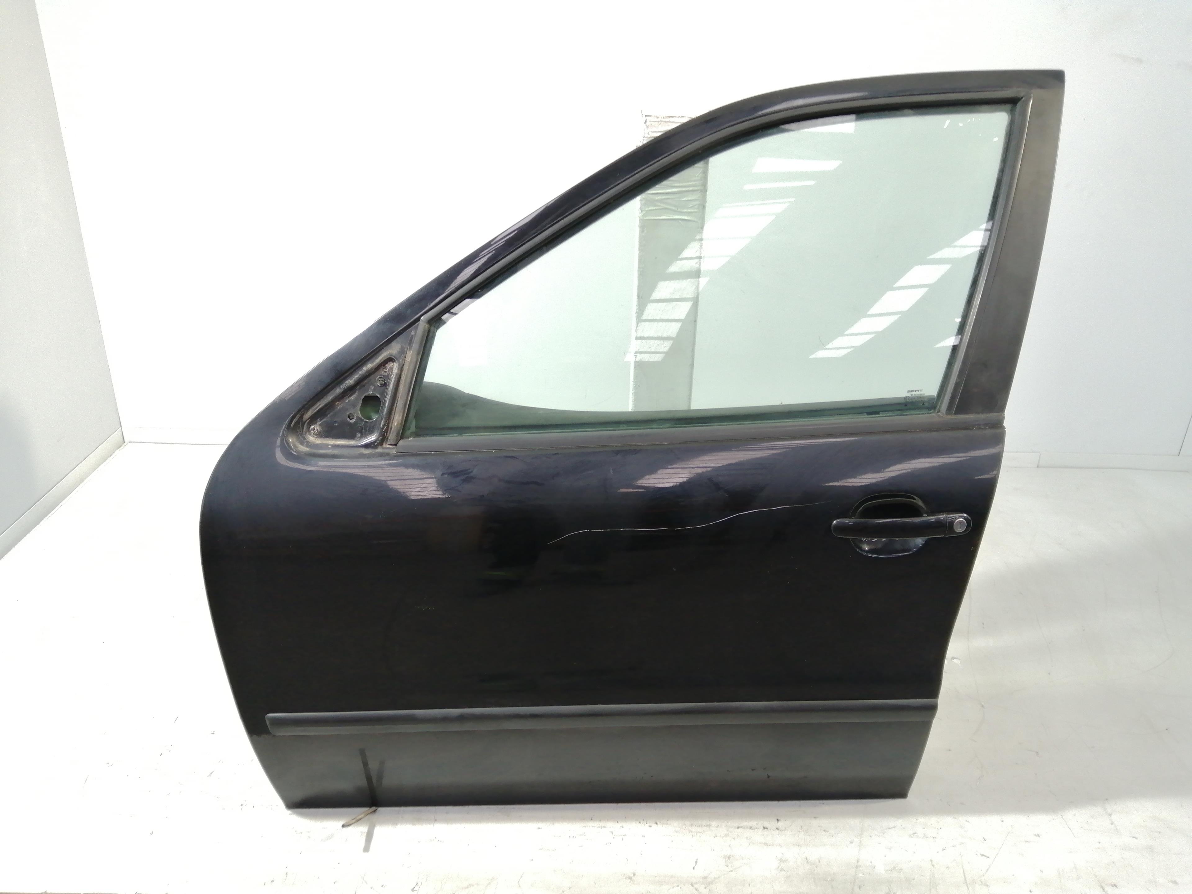 SEAT Leon 1 generation (1999-2005) Priekinės kairės durys 1M0831055M 24548476