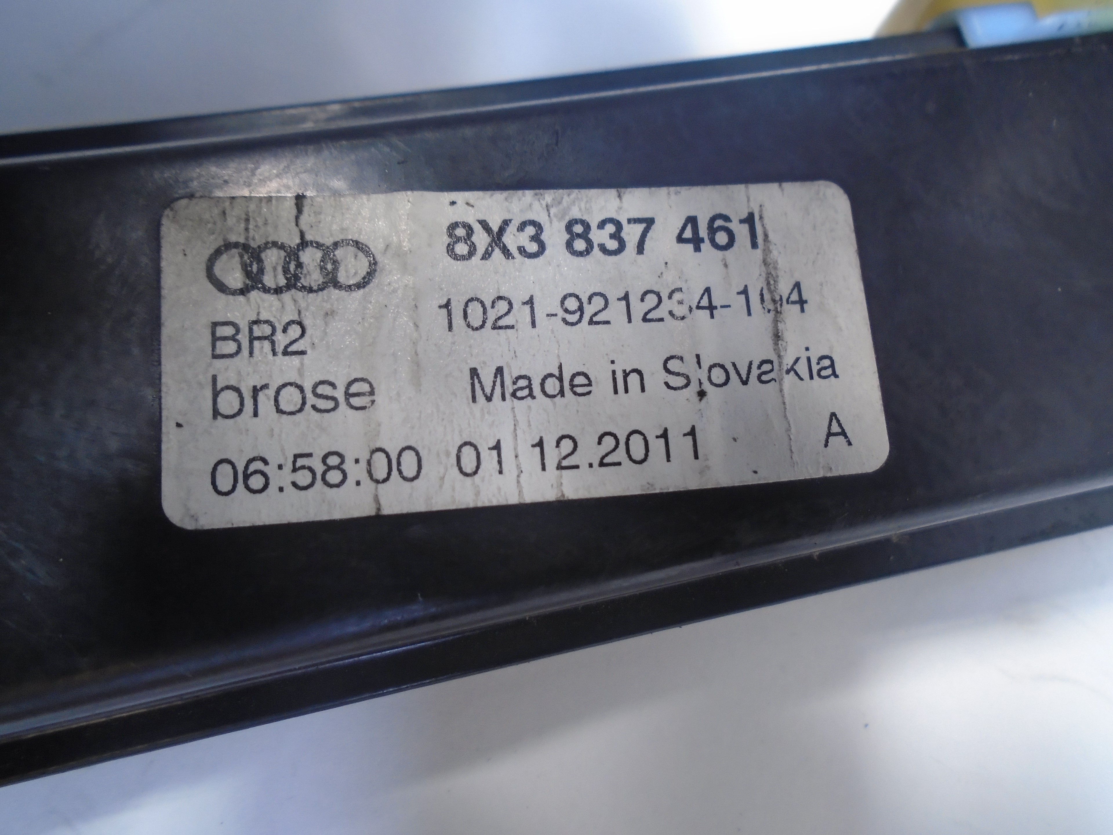 AUDI A1 8X (2010-2020) Регулатор на прозореца на предната лява врата 8X3837461 25200737