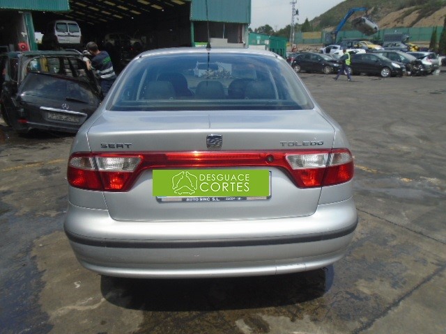 SEAT Toledo 2 generation (1999-2006) Priekšējais labais miglas lukturis 1M0941702B 18499535