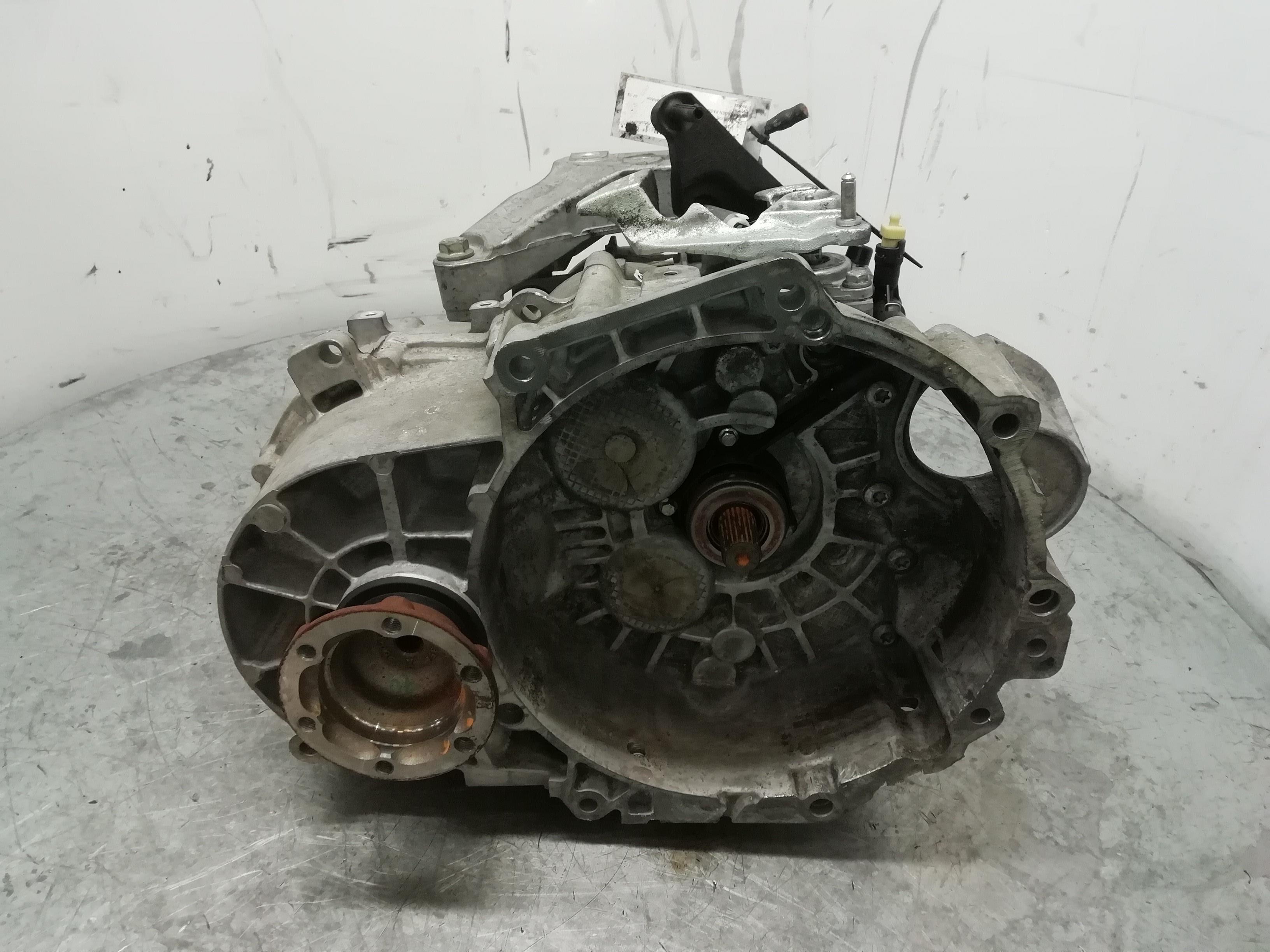 VOLKSWAGEN Passat B7 (2010-2015) Gearkasse NFU 25779143