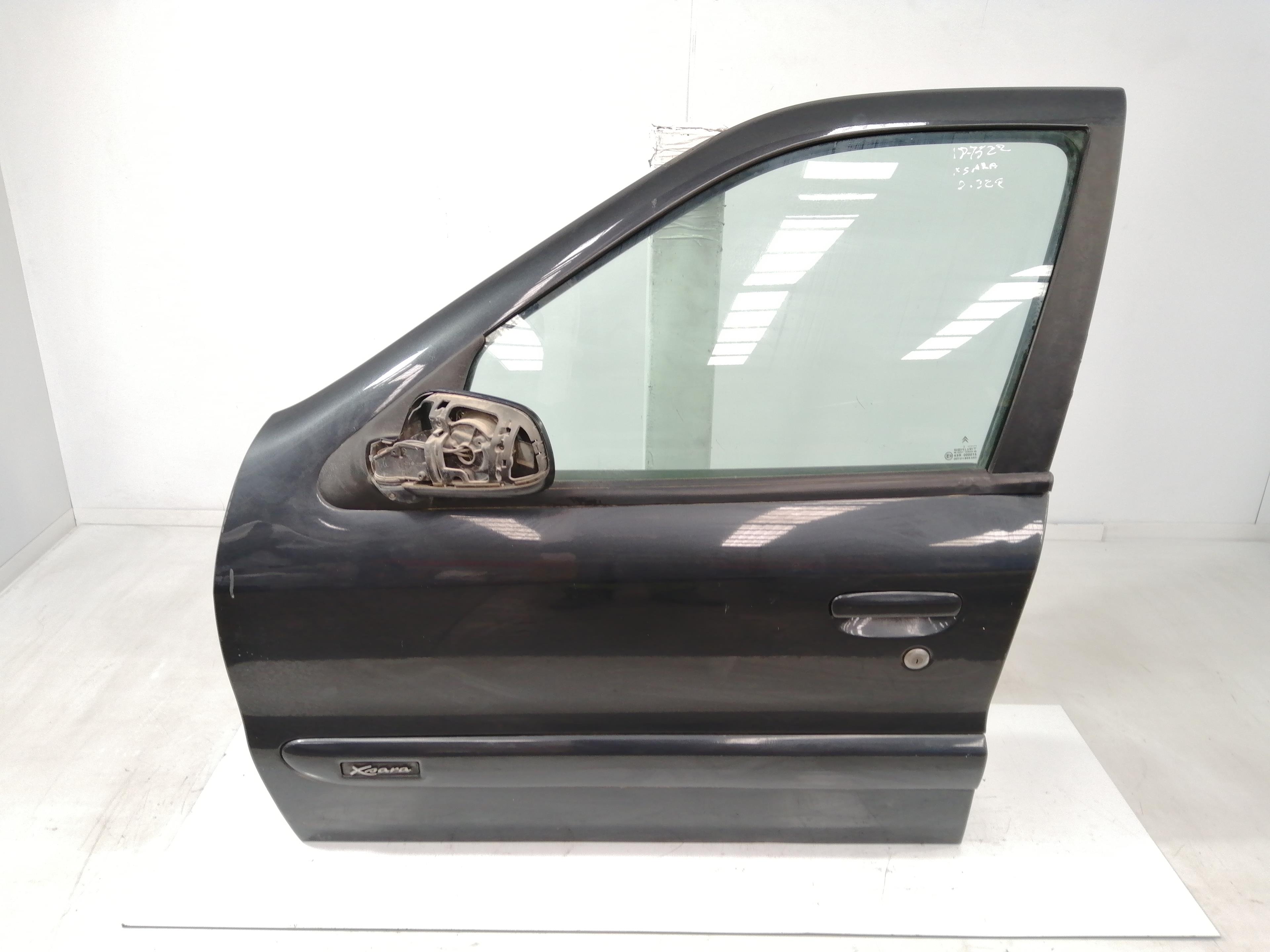 CITROËN Xsara 1 generation (1997-2004) Priekinės kairės durys 9002R7 25195145