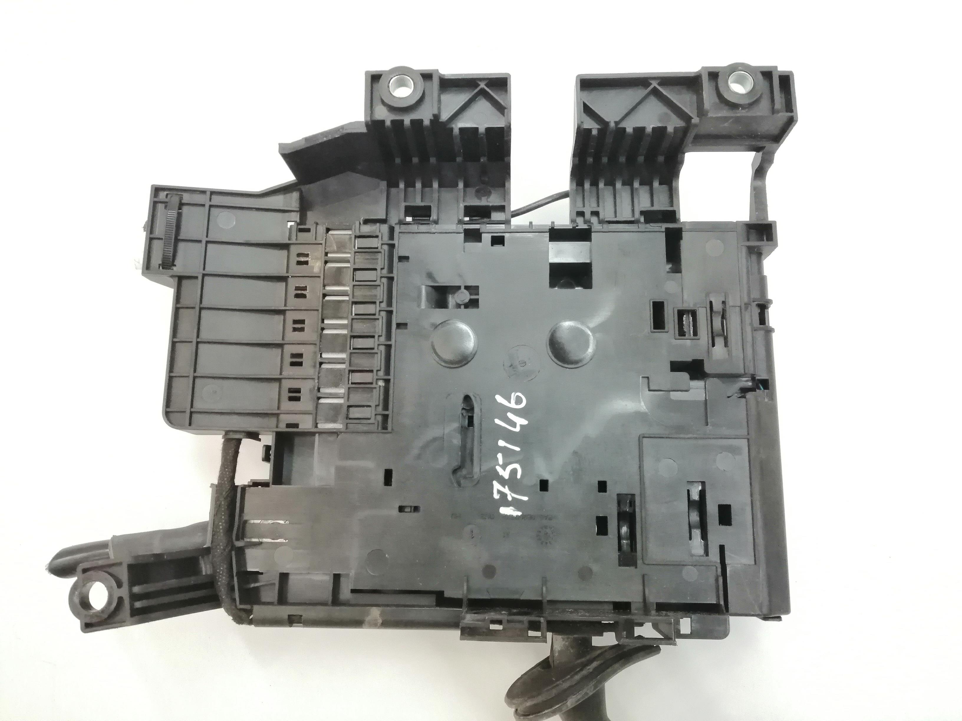 VOLKSWAGEN Touareg 2 generation (2010-2018) Fuse Box 7P0937548F 23562985