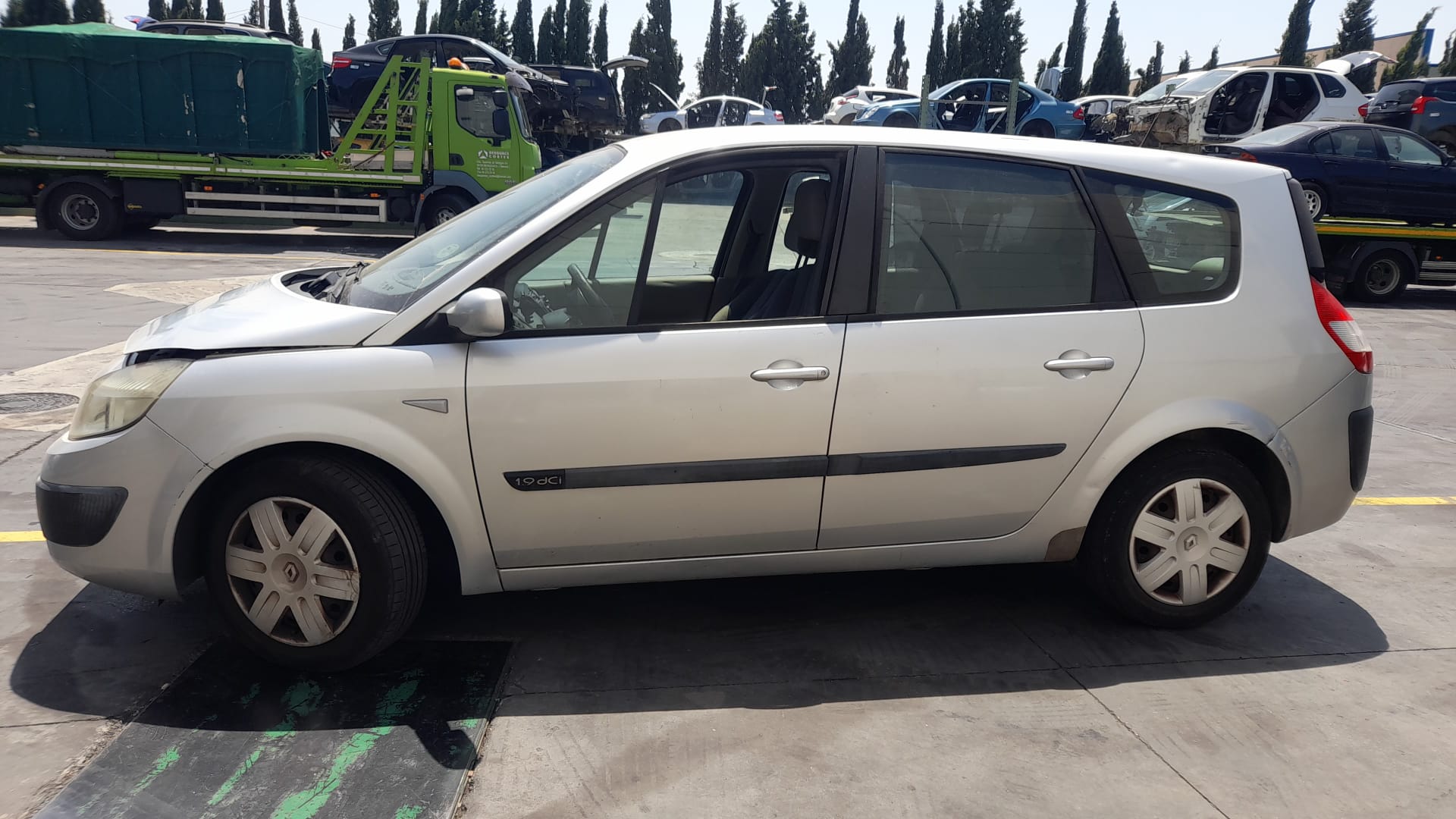 RENAULT Scenic 2 generation (2003-2010) Priekšējais bamperis 620225303R 20408073