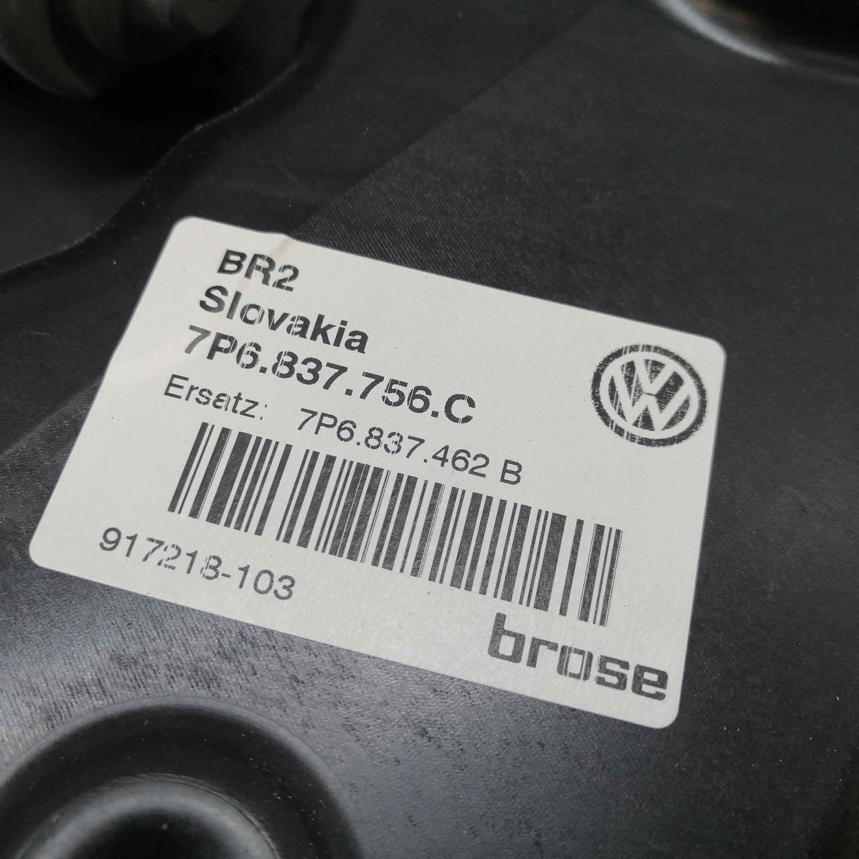 VOLKSWAGEN Touareg 2 generation (2010-2018) Ridicător de geam ușă dreapta față 7P6837462B 24025483