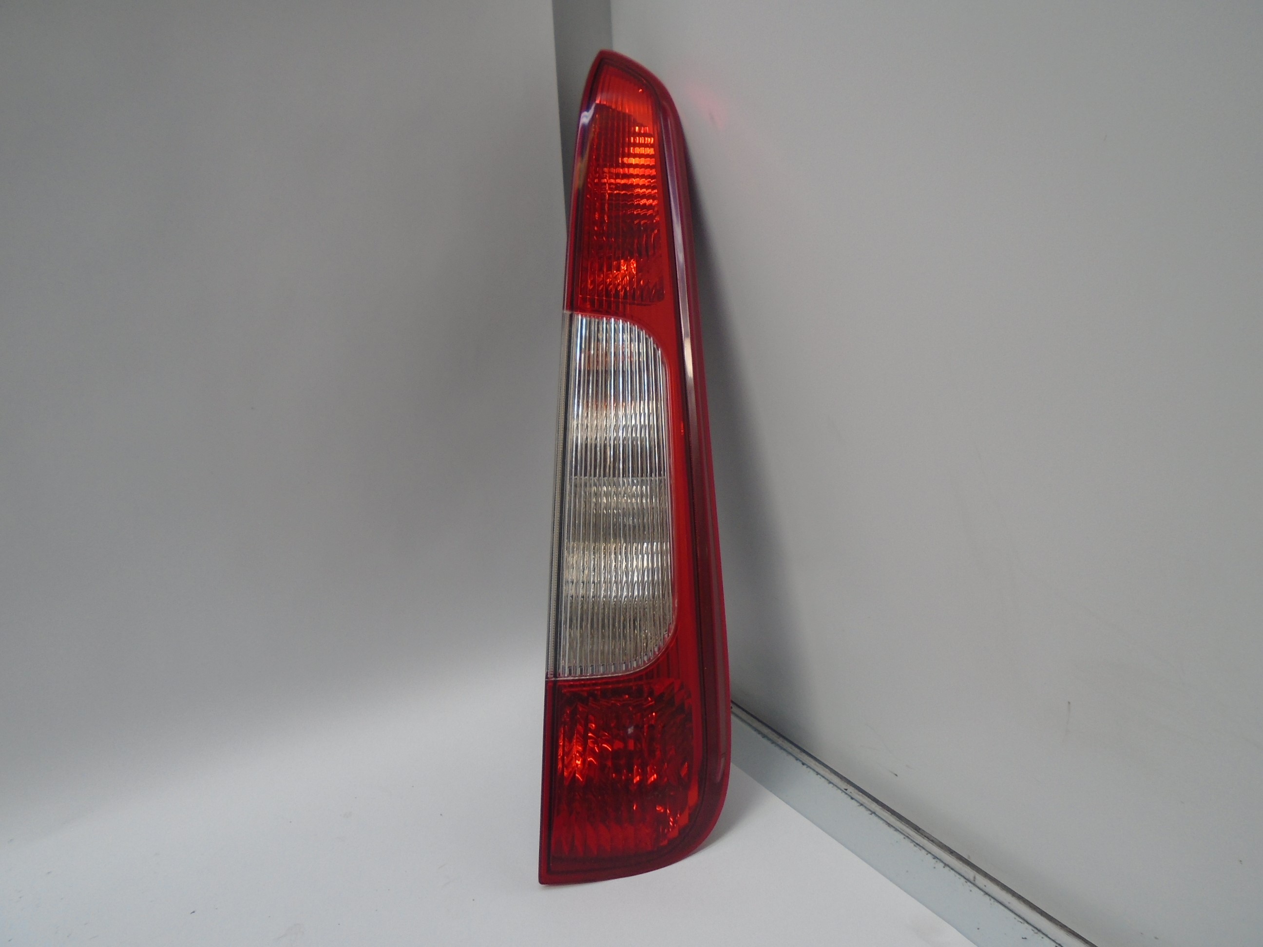 FORD C-Max 1 generation (2003-2010) Rear Right Taillight Lamp 1347454 18537668