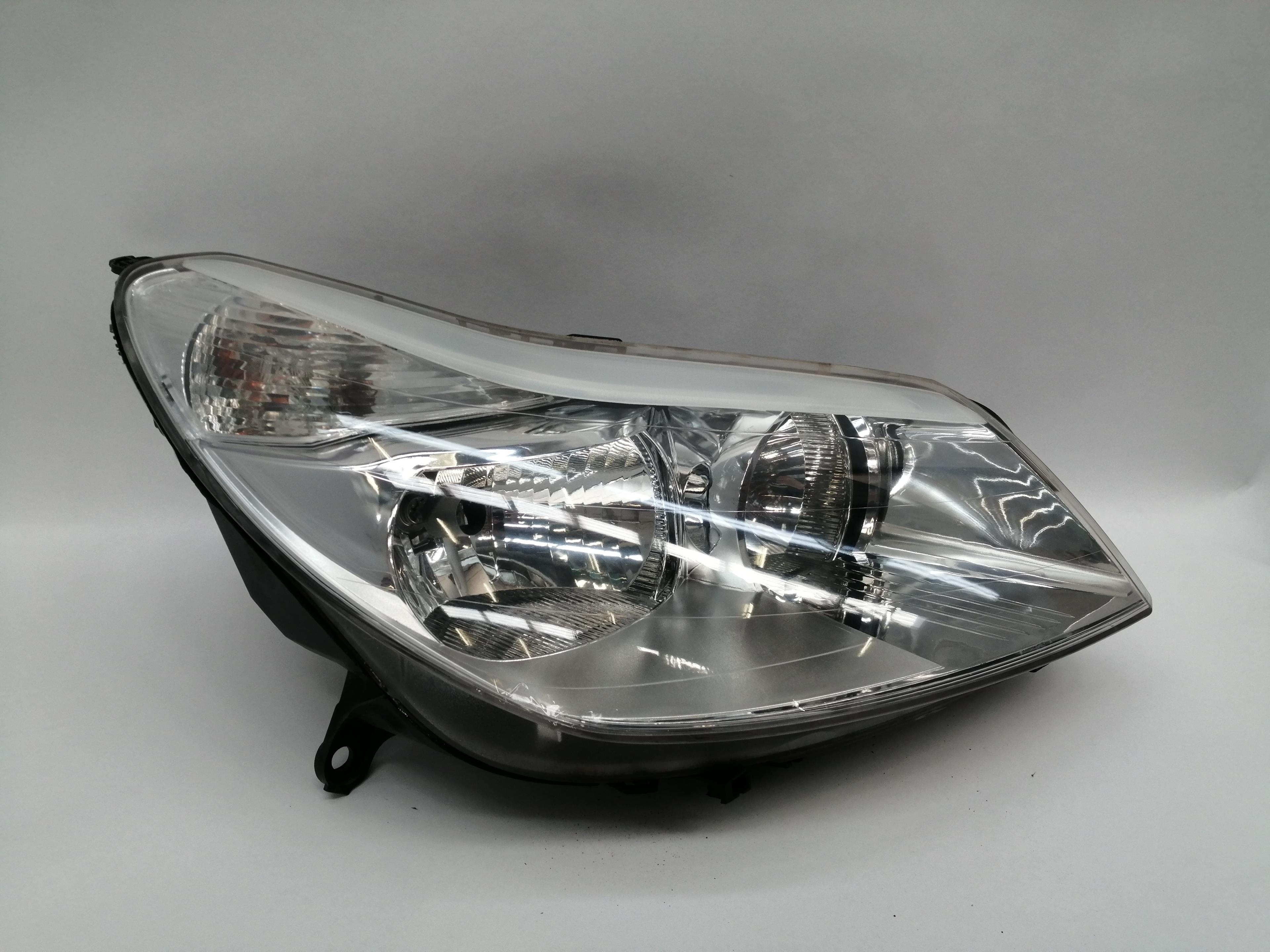 CITROËN C5 1 generation (2001-2008) Фара передняя правая 620643 25754661