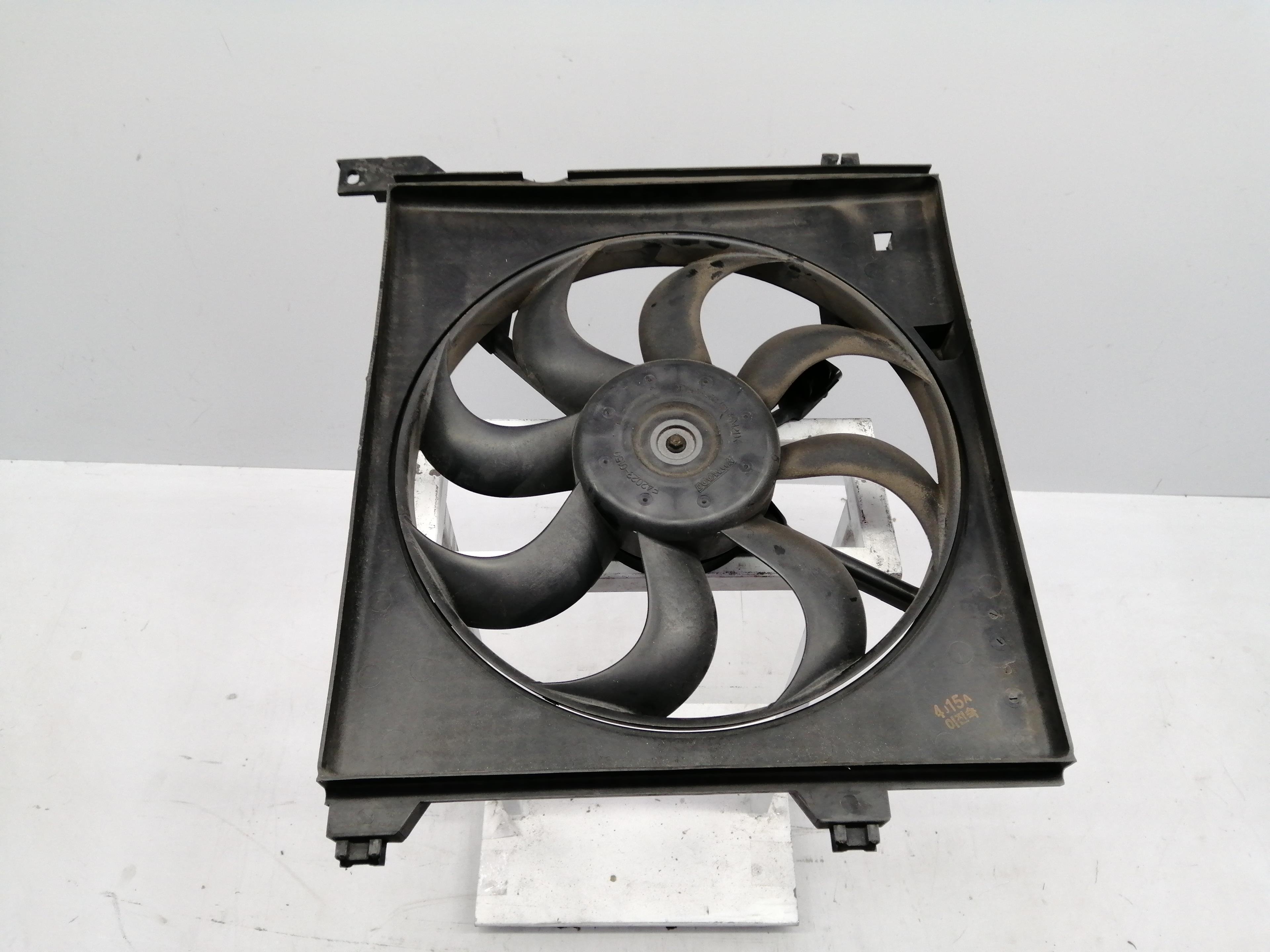 KIA Cerato 1 generation (2004-2009) Difūzoriaus ventiliatorius 253802F000 25186269