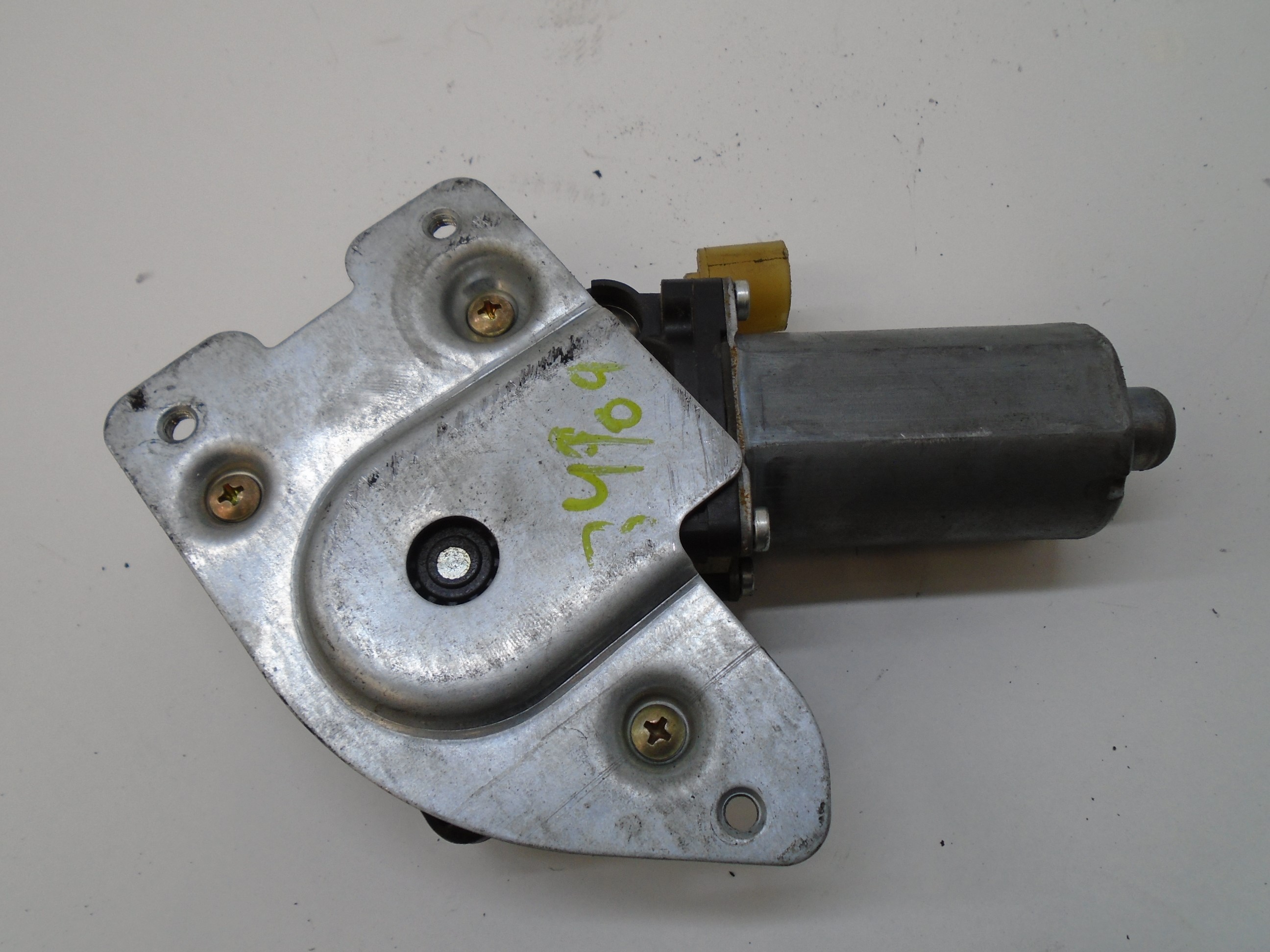 NISSAN Serena 1 generation (1991-2002) Moteur de lève-vitre de porte avant gauche 0130821720 18509887