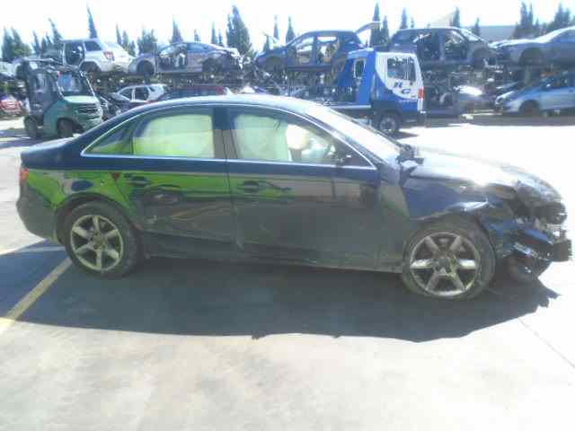 AUDI A4 B8/8K (2011-2016) Oikea takavalo 8K5945094D 25101469