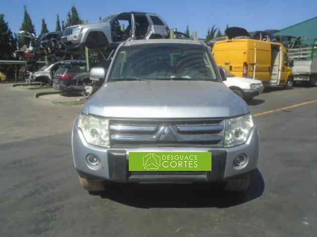 MITSUBISHI Pajero 4 generation (2006-2023) Galinių kairių durų stiklo pakelėjas 5743A089 18466254