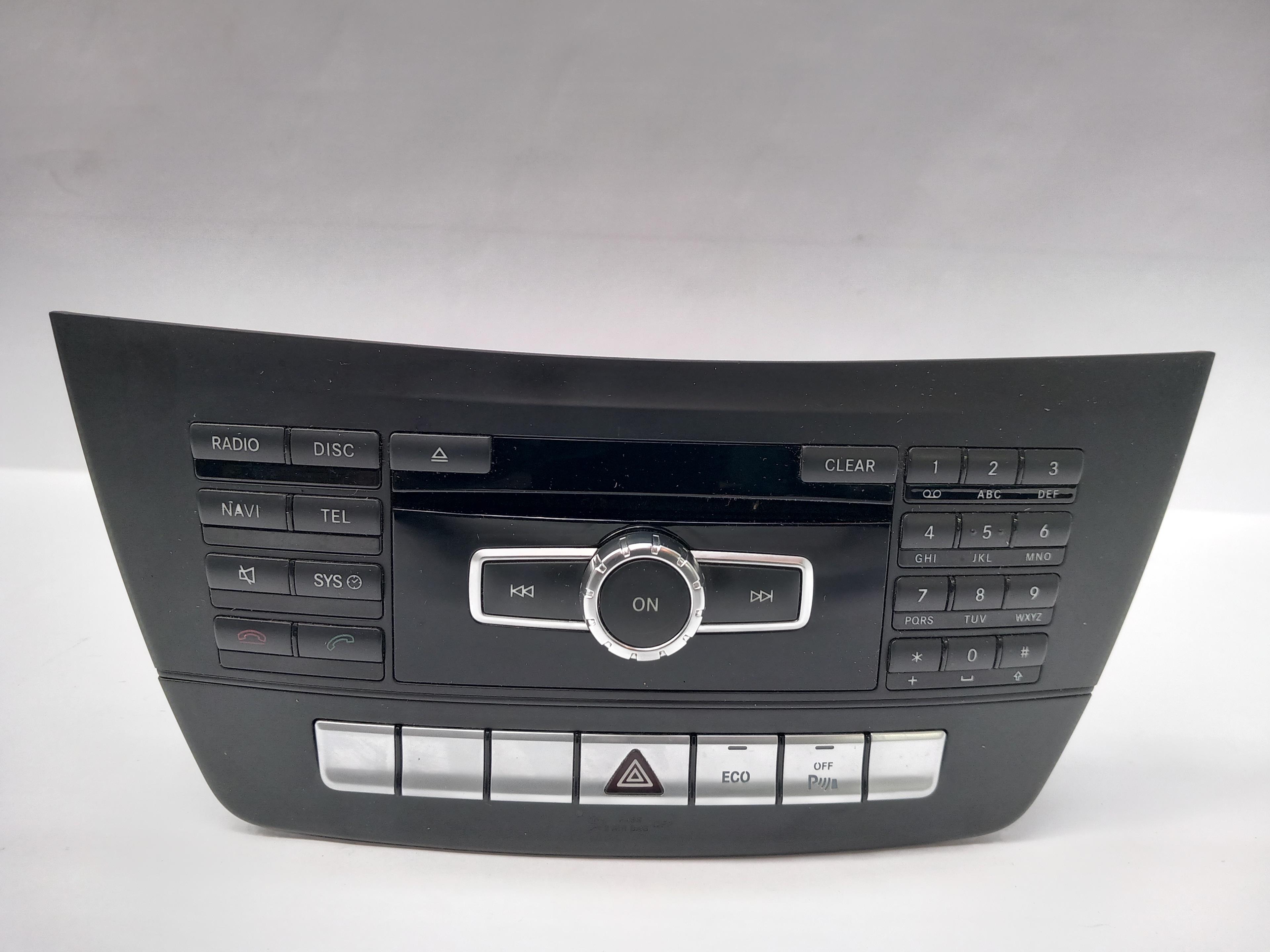 MERCEDES-BENZ C-Class W204/S204/C204 (2004-2015) Musikspelare utan GPS A2049003509 24652859