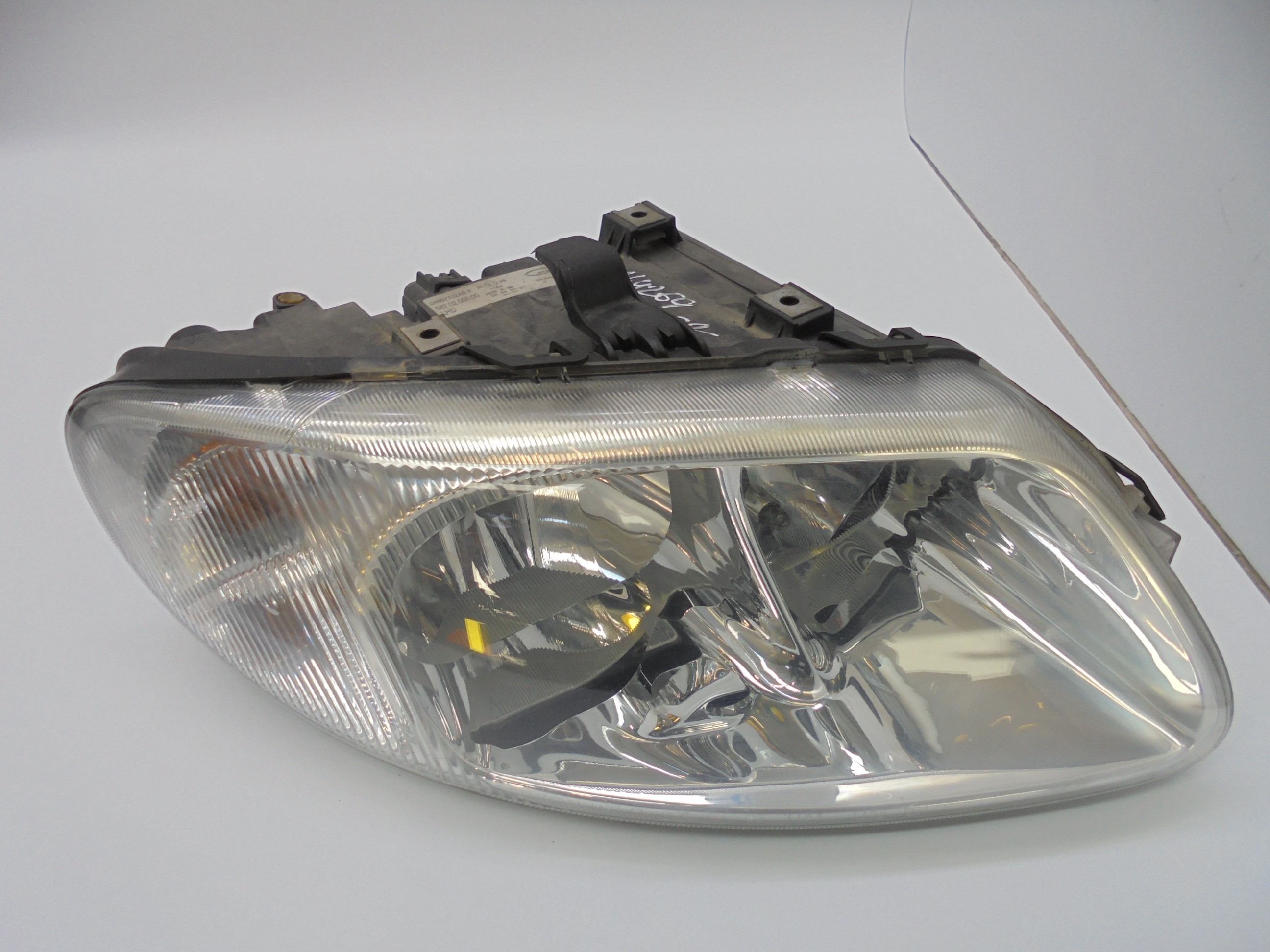CHRYSLER Voyager 4 generation (2001-2007) Front Right Headlight 4857710AA 25125387