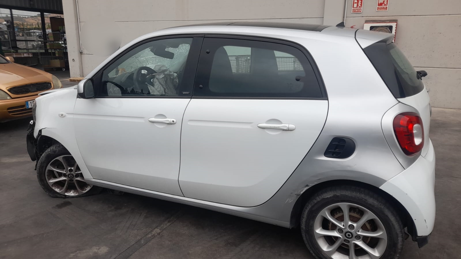 SMART Forfour 2 generation (2015-2023) Заден рафт за пакети A4538681700 25391614