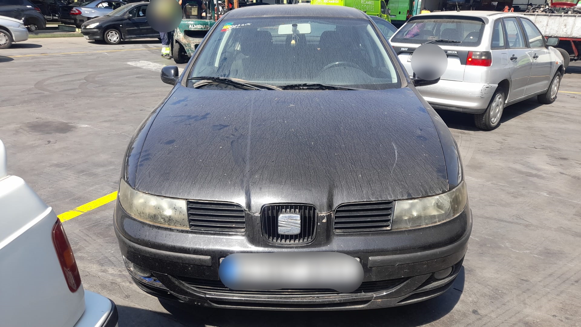 SEAT Leon 1 generation (1999-2005) Priekšējo kreiso durvju ārējais rokturis 5N0837205F 24032829