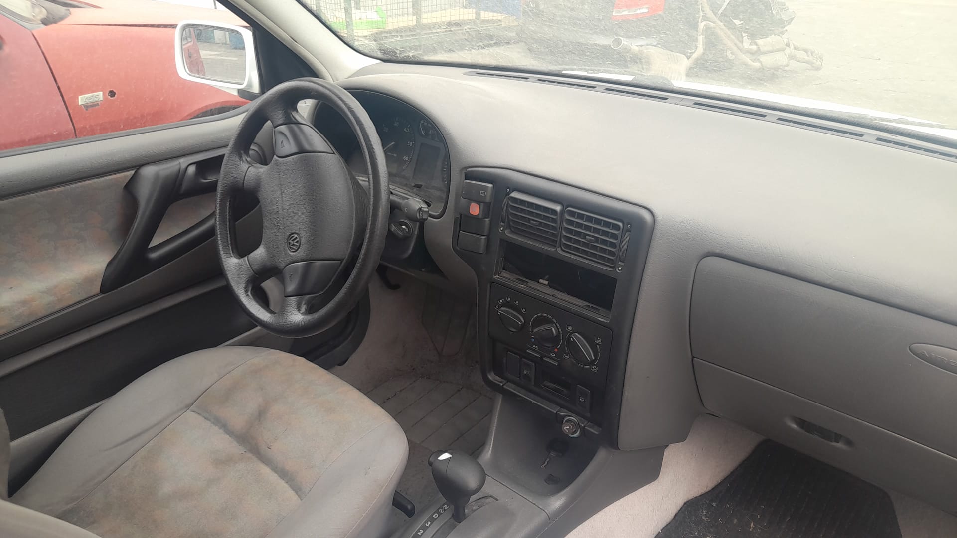 TOYOTA Polo 3 generation (1994-2002) Priekšējais kreisais spārns 6N0821021 18556629