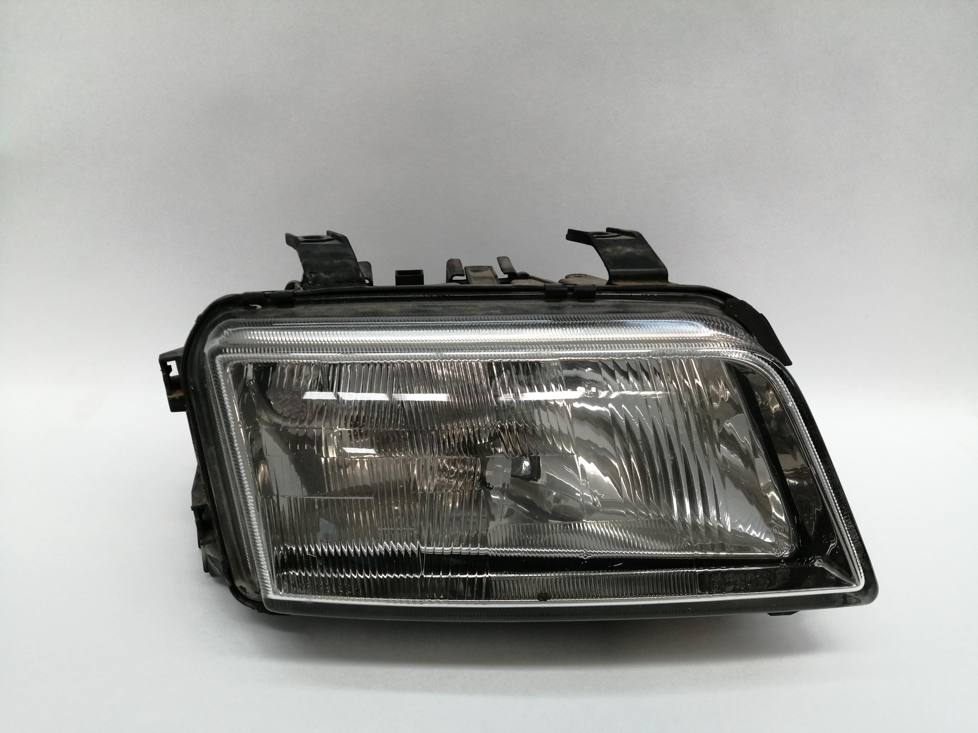 AUDI A4 B5/8D (1994-2001) Front Right Headlight 25754678