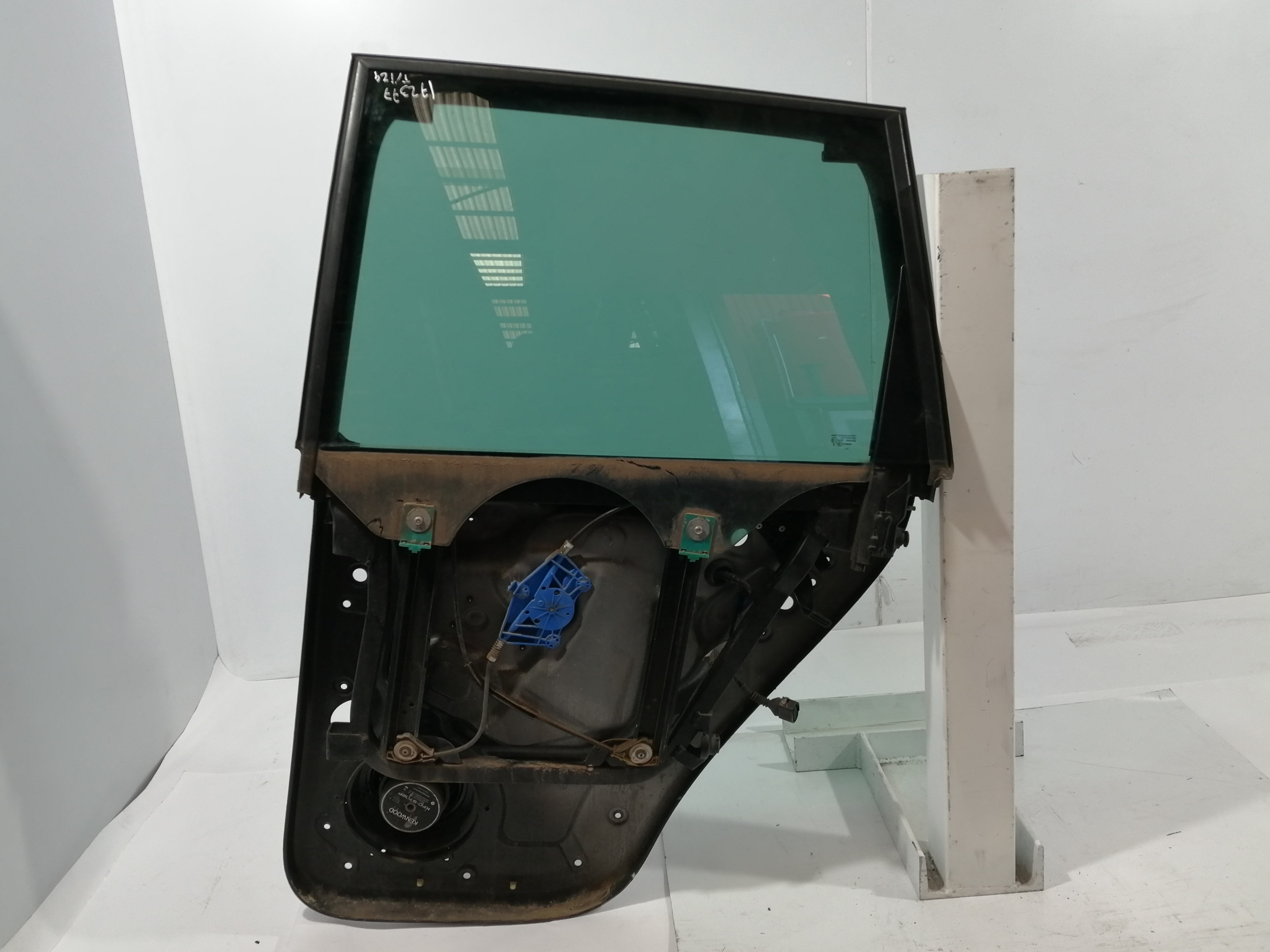 VOLKSWAGEN Touareg 1 generation (2002-2010) Galinių kairių durų stiklo pakelėjas 7L0839461D 18592284