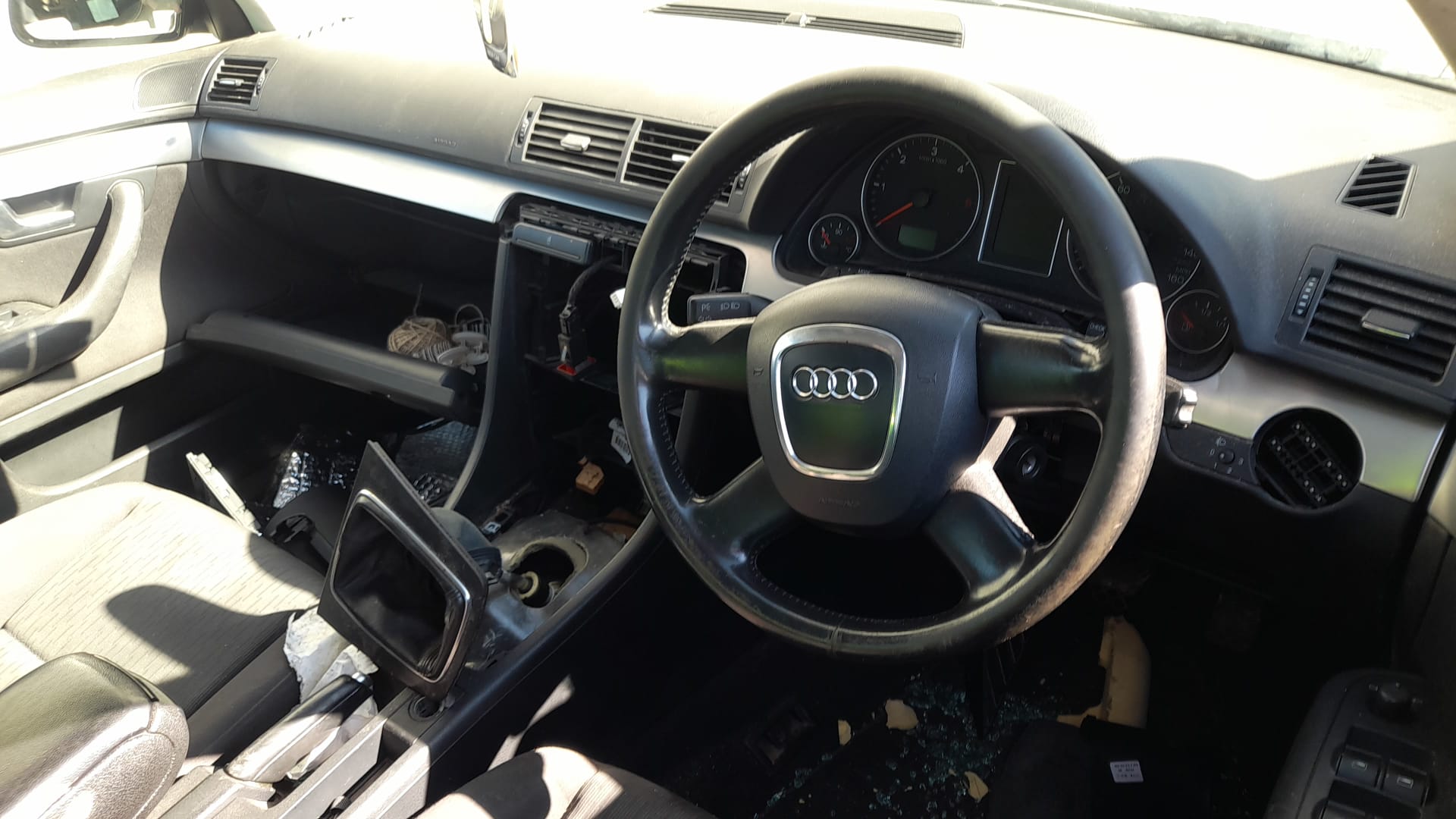 AUDI A4 B7/8E (2004-2008) Aizmugurējās kreisās durvis 8E0833051J 18665171