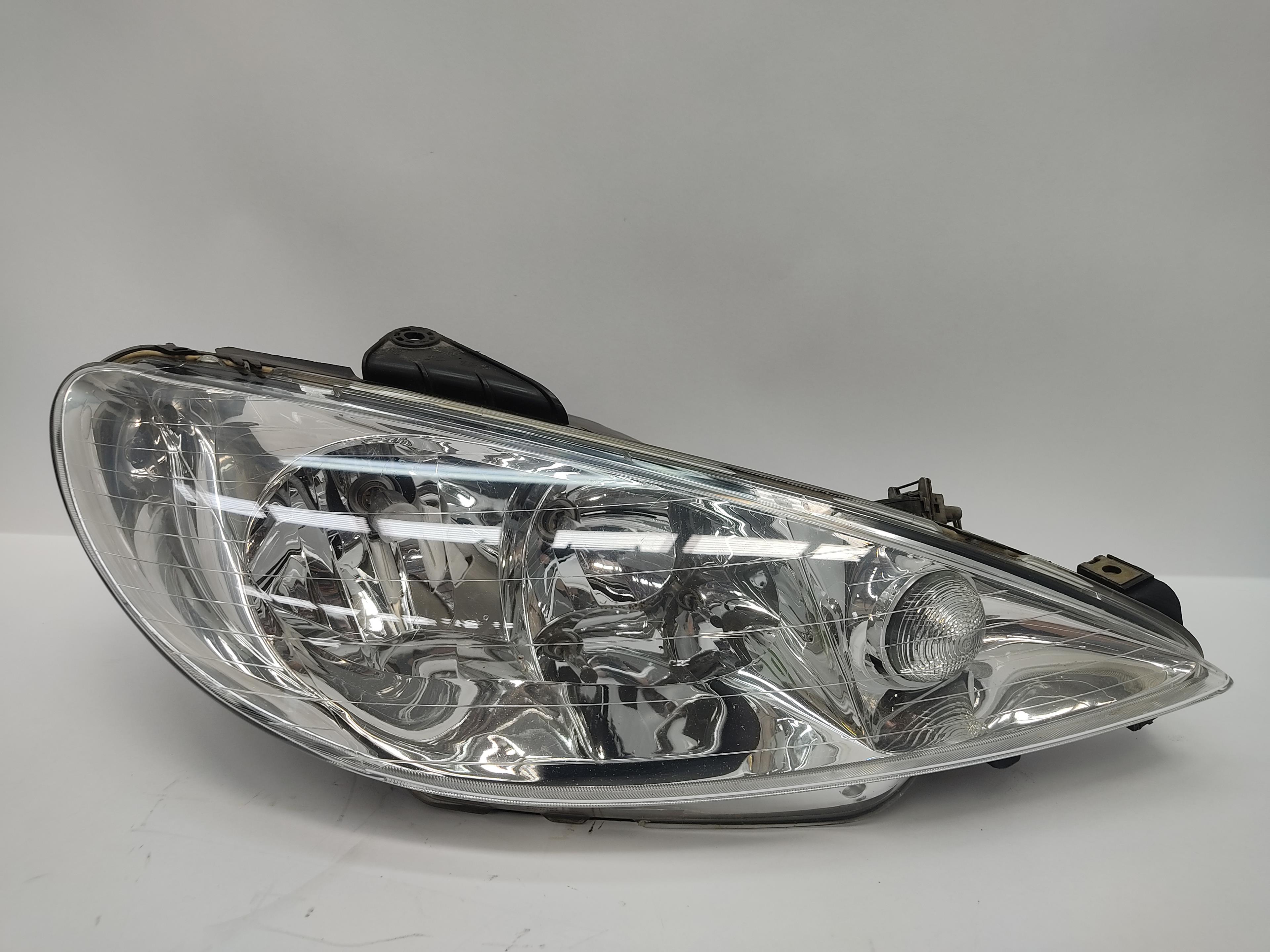 PEUGEOT 206 1 generation (1998-2009) Front Right Headlight 6205S9 25368891