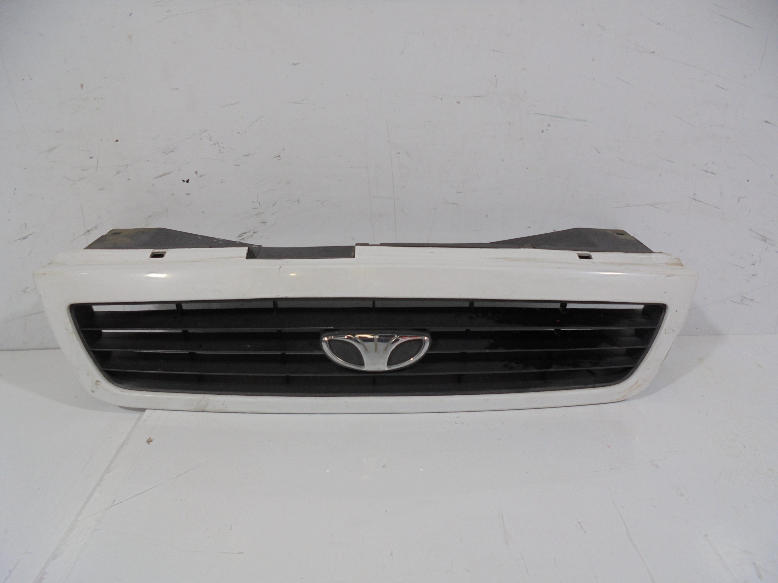 DAEWOO Nexia 1 generation (1994-2016) Radiator Grille BLANCO 25125529