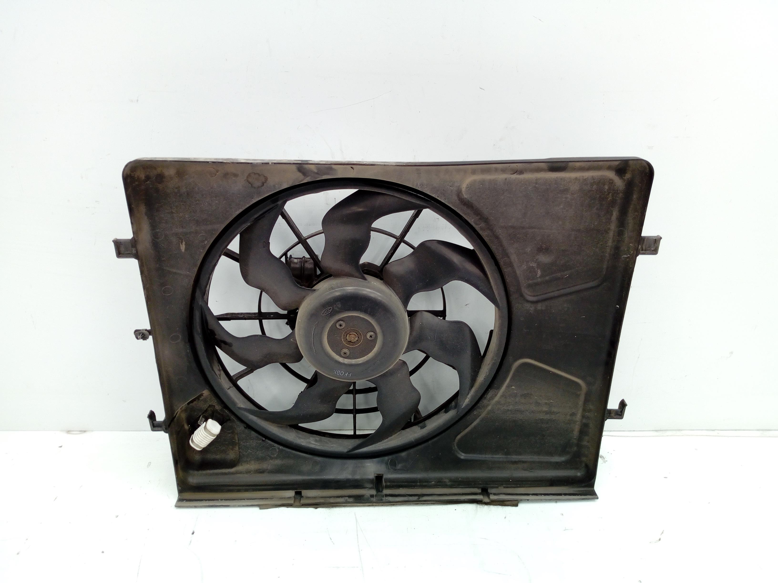 HYUNDAI i30 FD (1 generation) (2007-2012) Difūzoriaus ventiliatorius 25210219