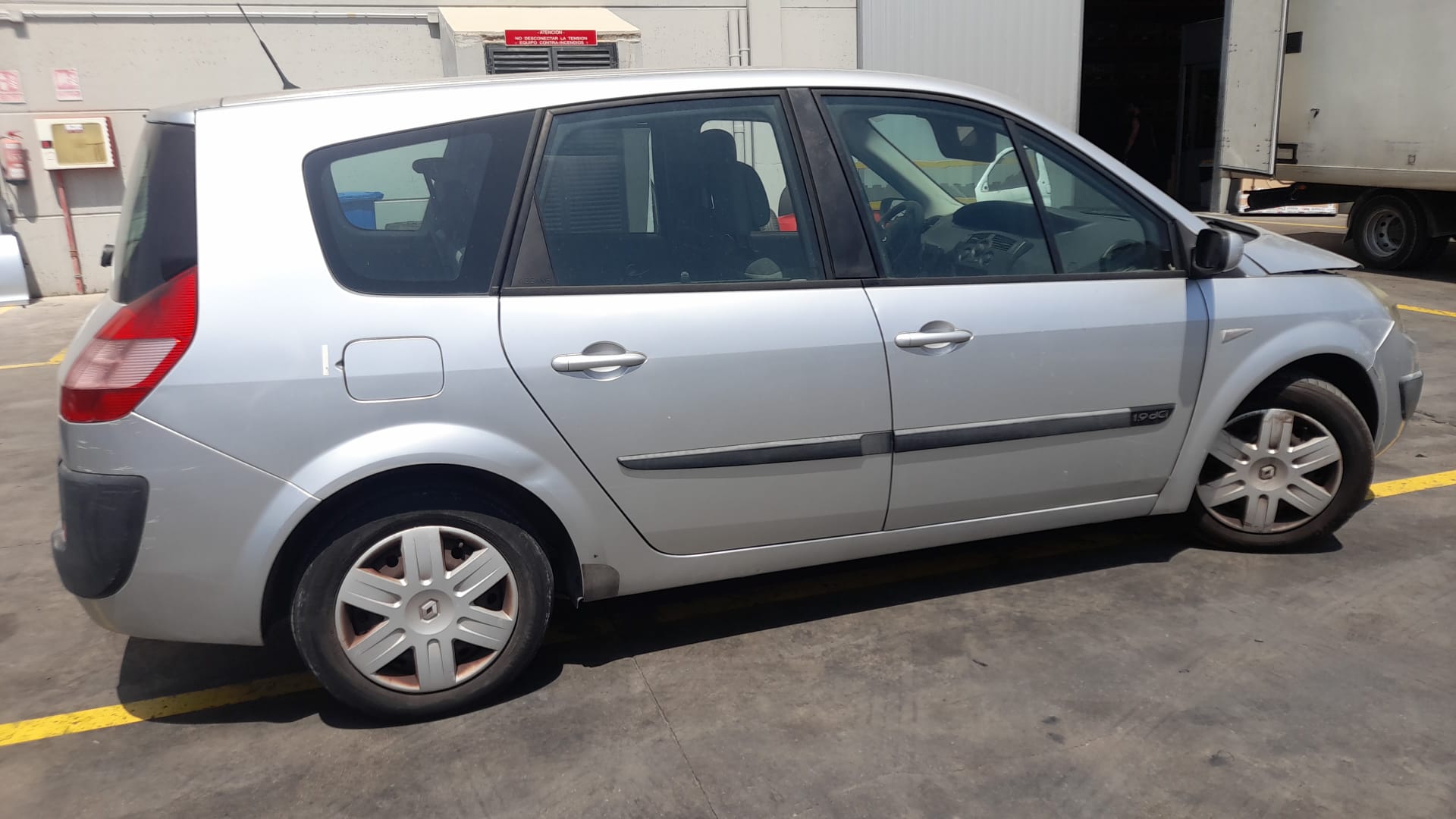 RENAULT Scenic 2 generation (2003-2010) Priekšējais bamperis 620225303R 20408073