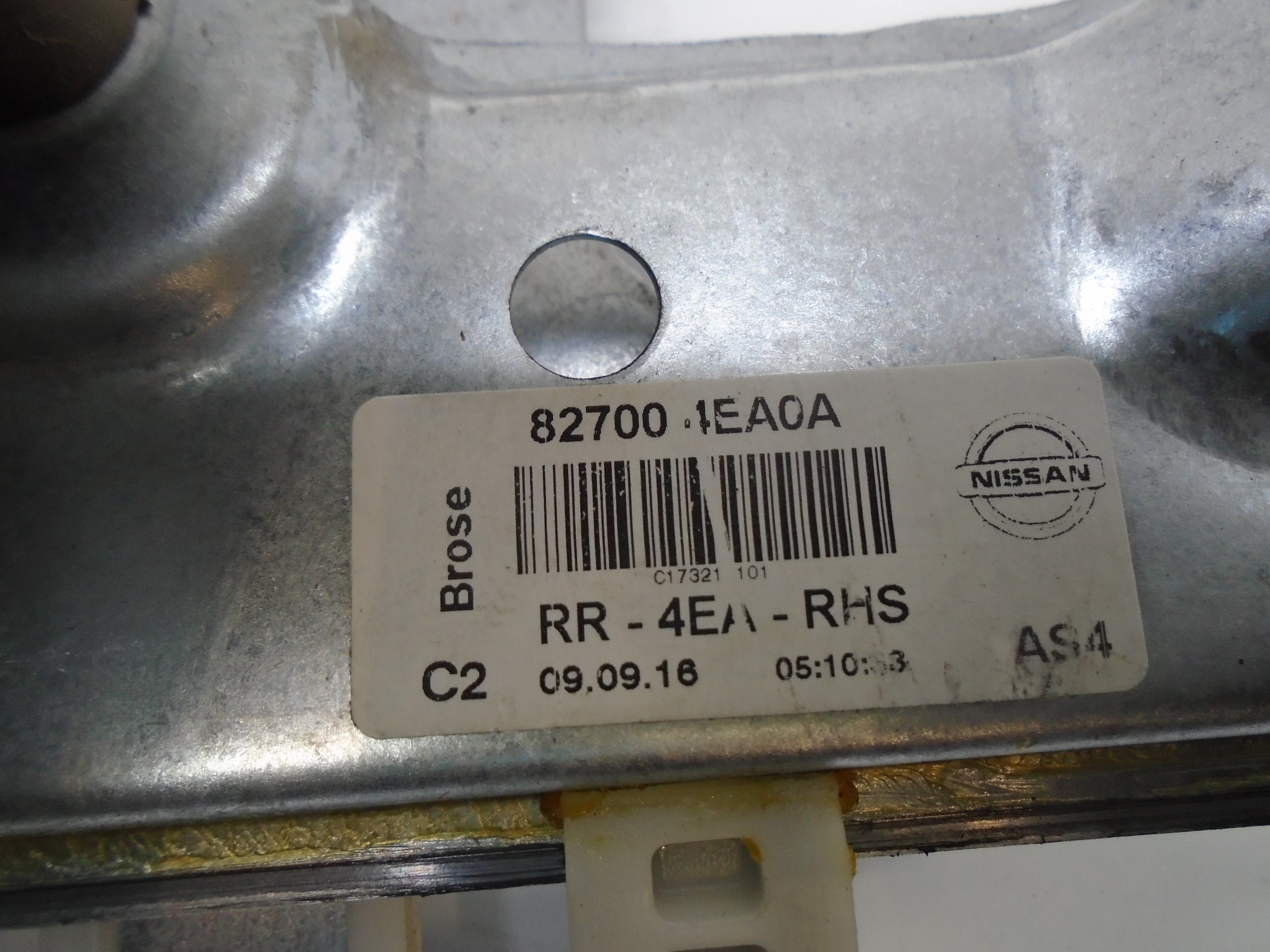 NISSAN Qashqai 2 generation (2013-2023) Bakre høyre dør vindusregulator 827004EA0A 18526584