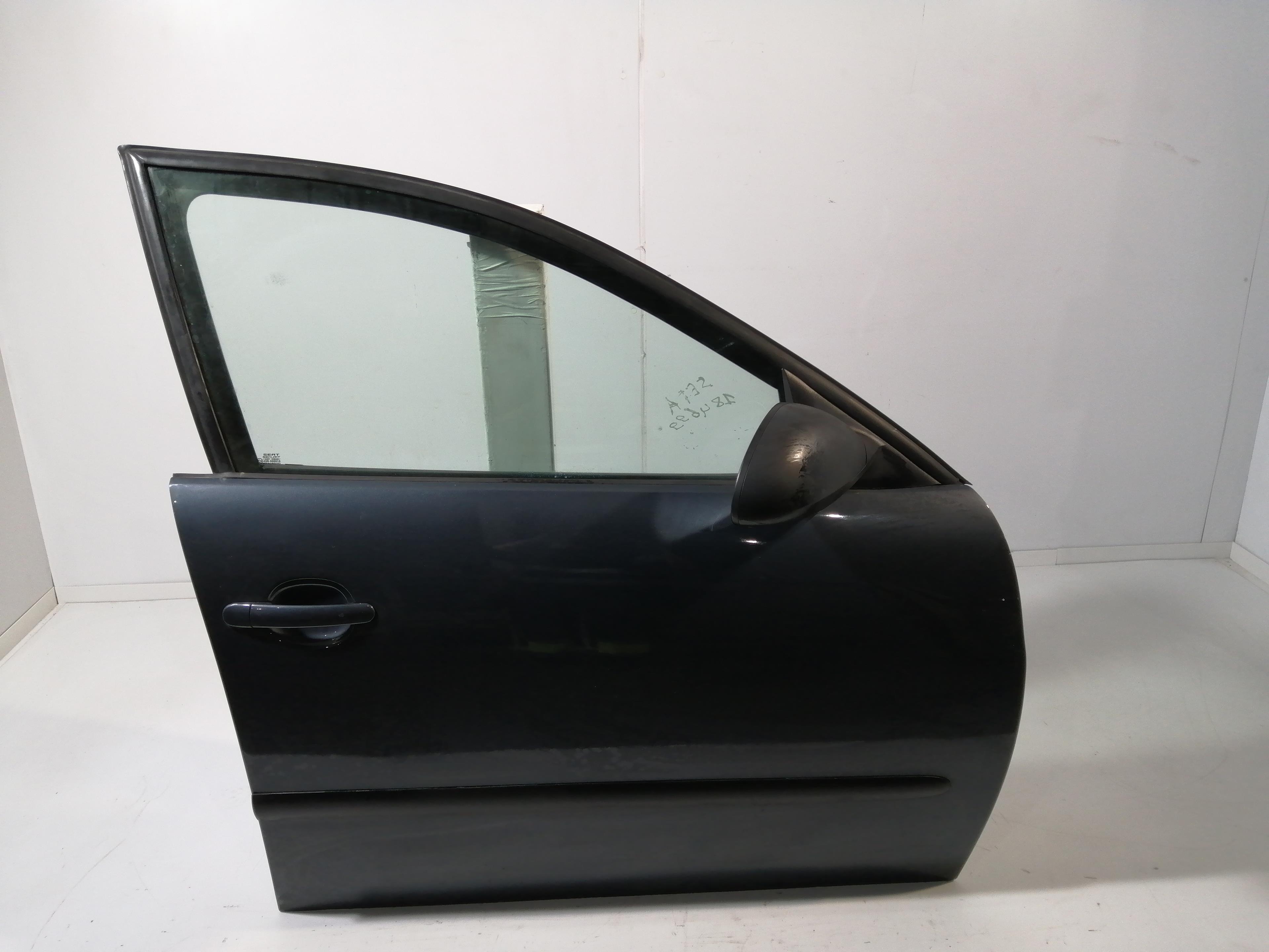 SEAT Ibiza 3 generation (2002-2008) Höger främre dörr 6L4831056S 24025378