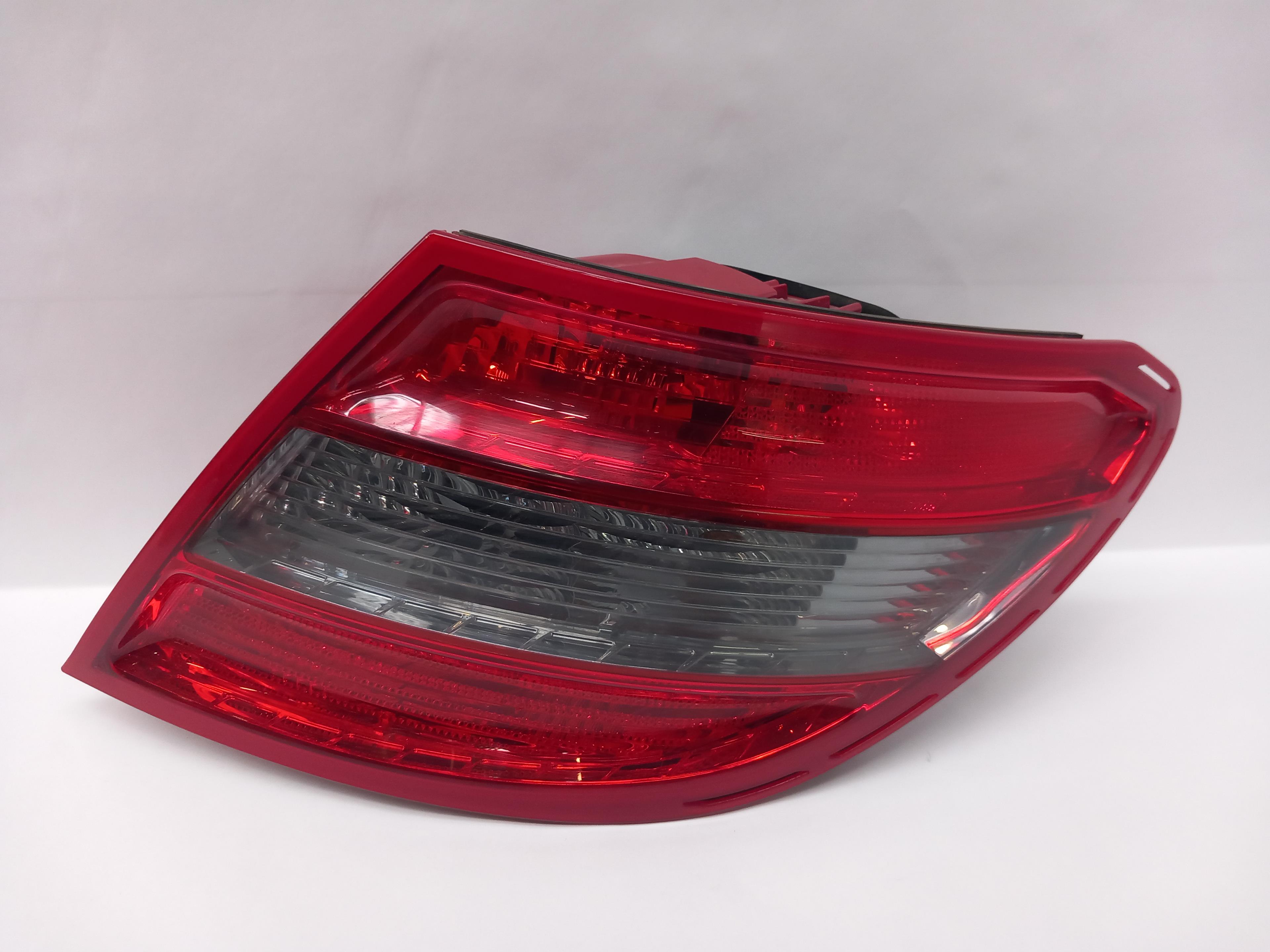 MERCEDES-BENZ C-Class W204/S204/C204 (2004-2015) Rear Right Taillight Lamp A2048203064 25198887