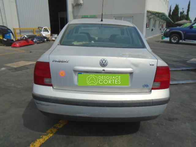 VOLKSWAGEN Passat B5 (1996-2005) Повторитель переднего правого крыла 3B0953042 18473635