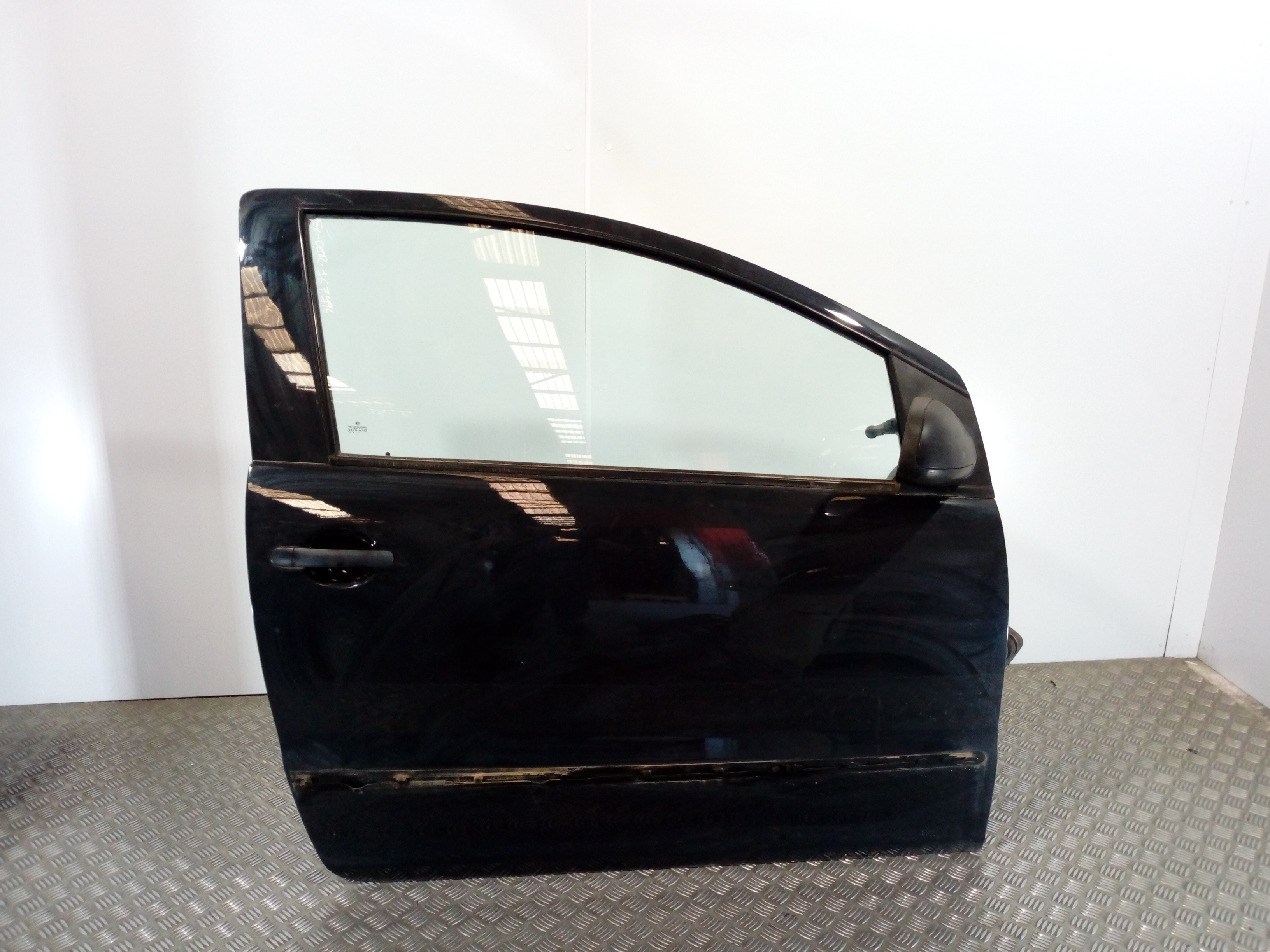 VOLKSWAGEN Fox 2 generation (2003-2009) Front Right Door 5Z3831056K 18552154