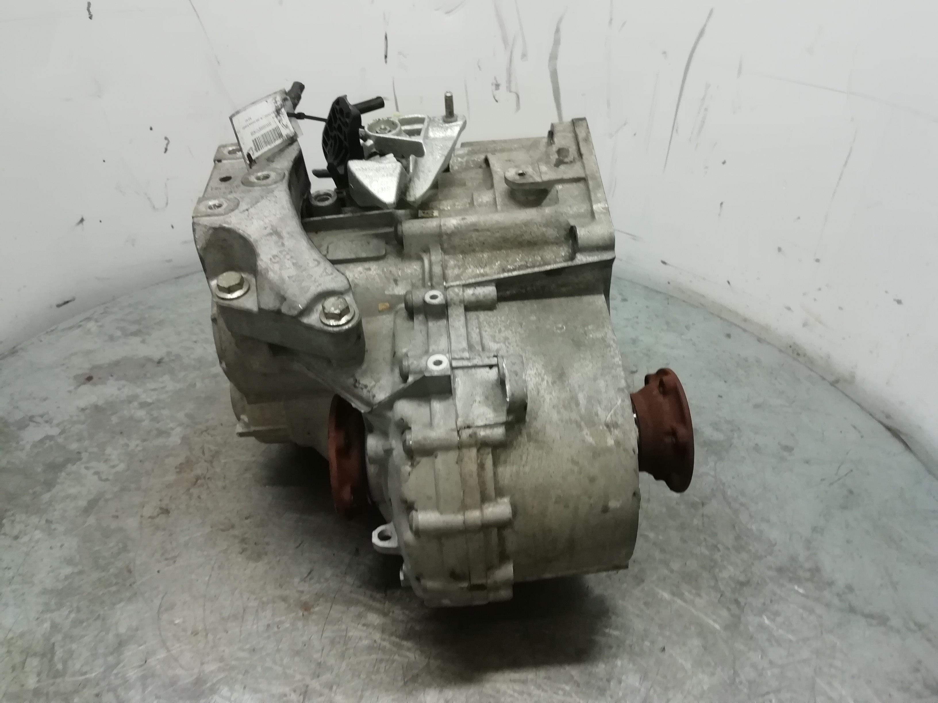 VOLKSWAGEN Passat B7 (2010-2015) Gearbox NFU 25779143