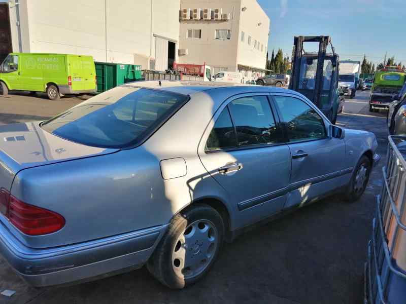 MERCEDES-BENZ E-Class W210 (1995-2002) Elülső ablaktörlő szerkezet A2108201542 18487600