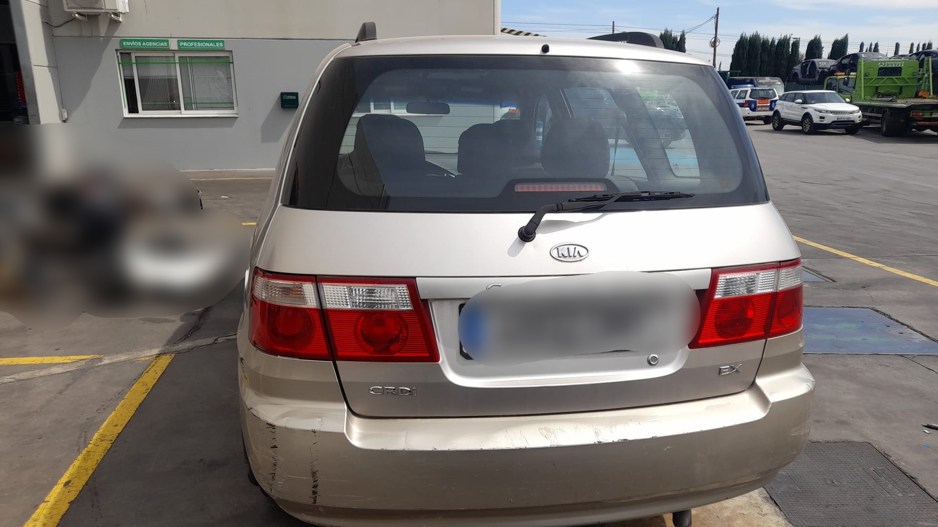 KIA Carens 2 generation (2002-2006) Bal hátsó ajtó külső fogantyúja 25196389