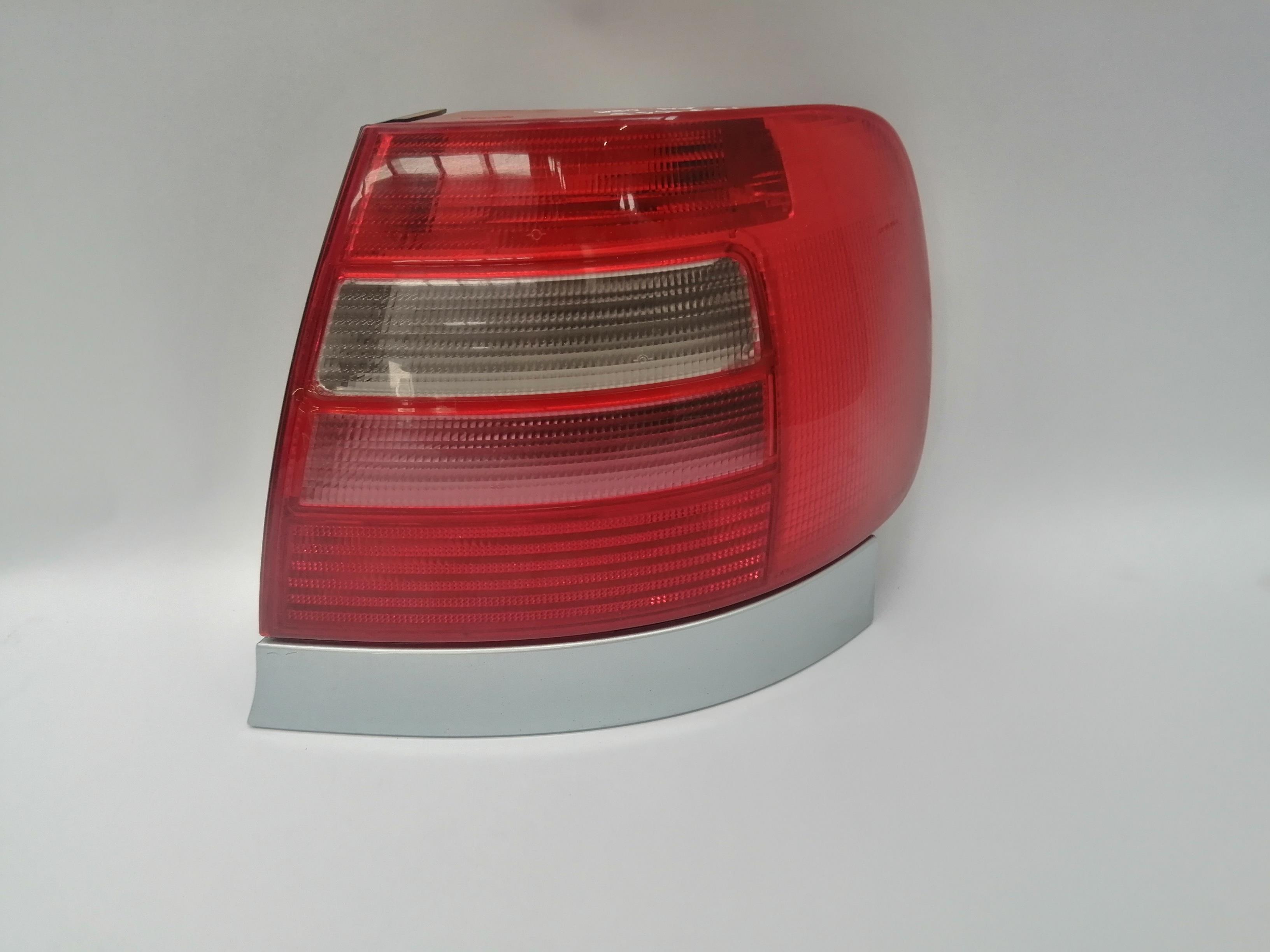 AUDI Rear Right Taillight Lamp 8D0945112D 24787532