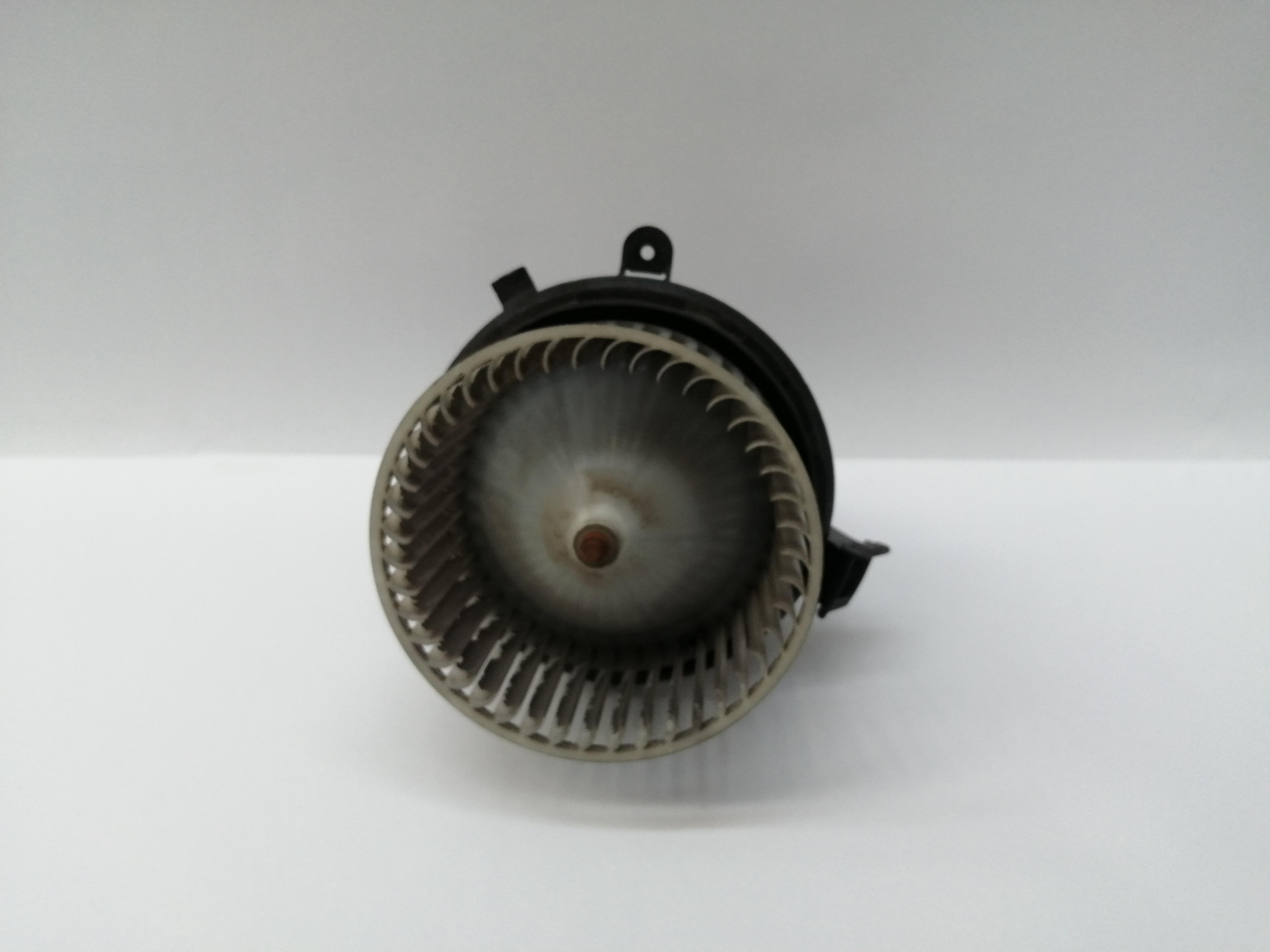 MERCEDES-BENZ E-Class W212/S212/C207/A207 (2009-2016) Motor încălzitor interior A2048200208 23088945