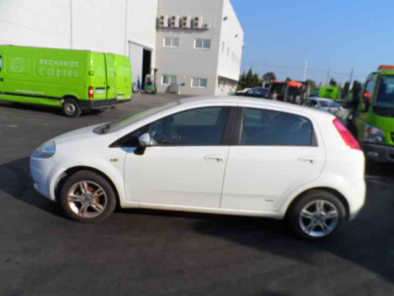 FIAT Grande Punto 1 generation (2006-2008) Egyéb karosszéria-alkatrészek 51718011 18372161