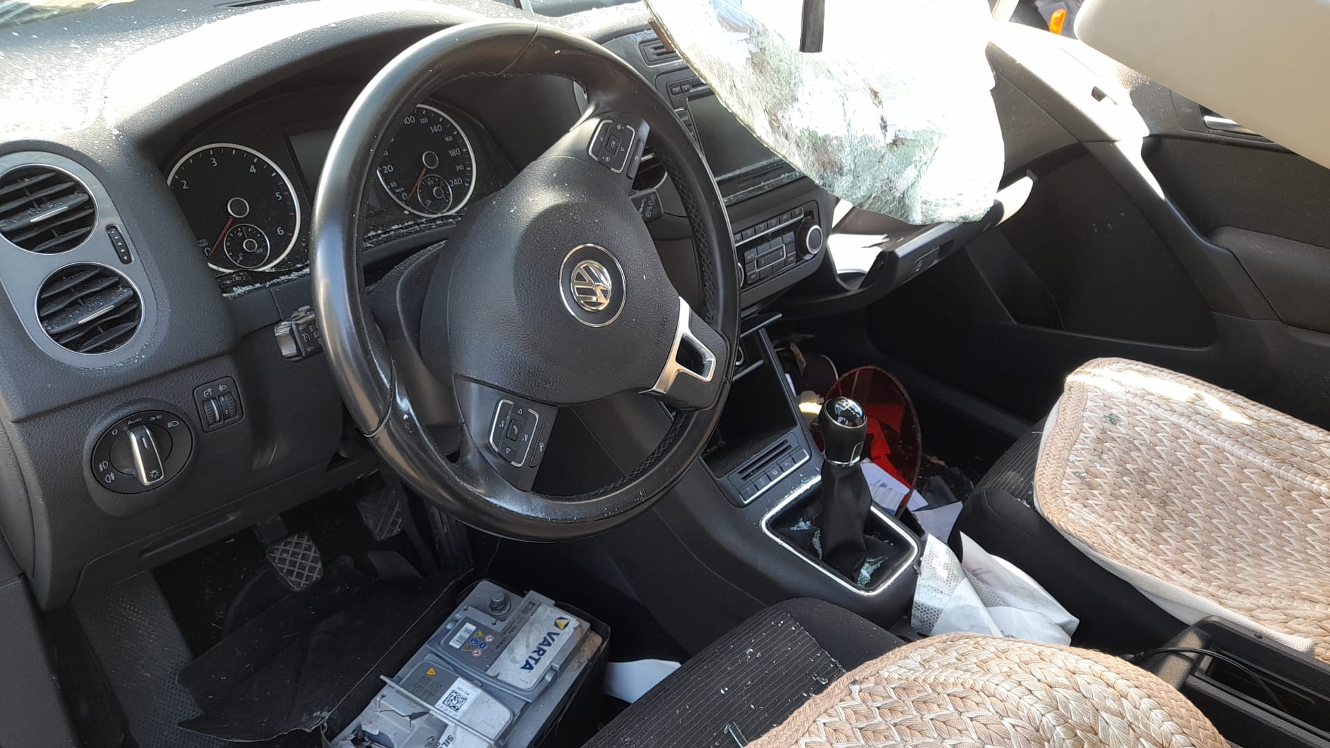 VOLKSWAGEN Tiguan 1 generation (2007-2017) Galinių kairių durų spyna 5N0839015J 18536208