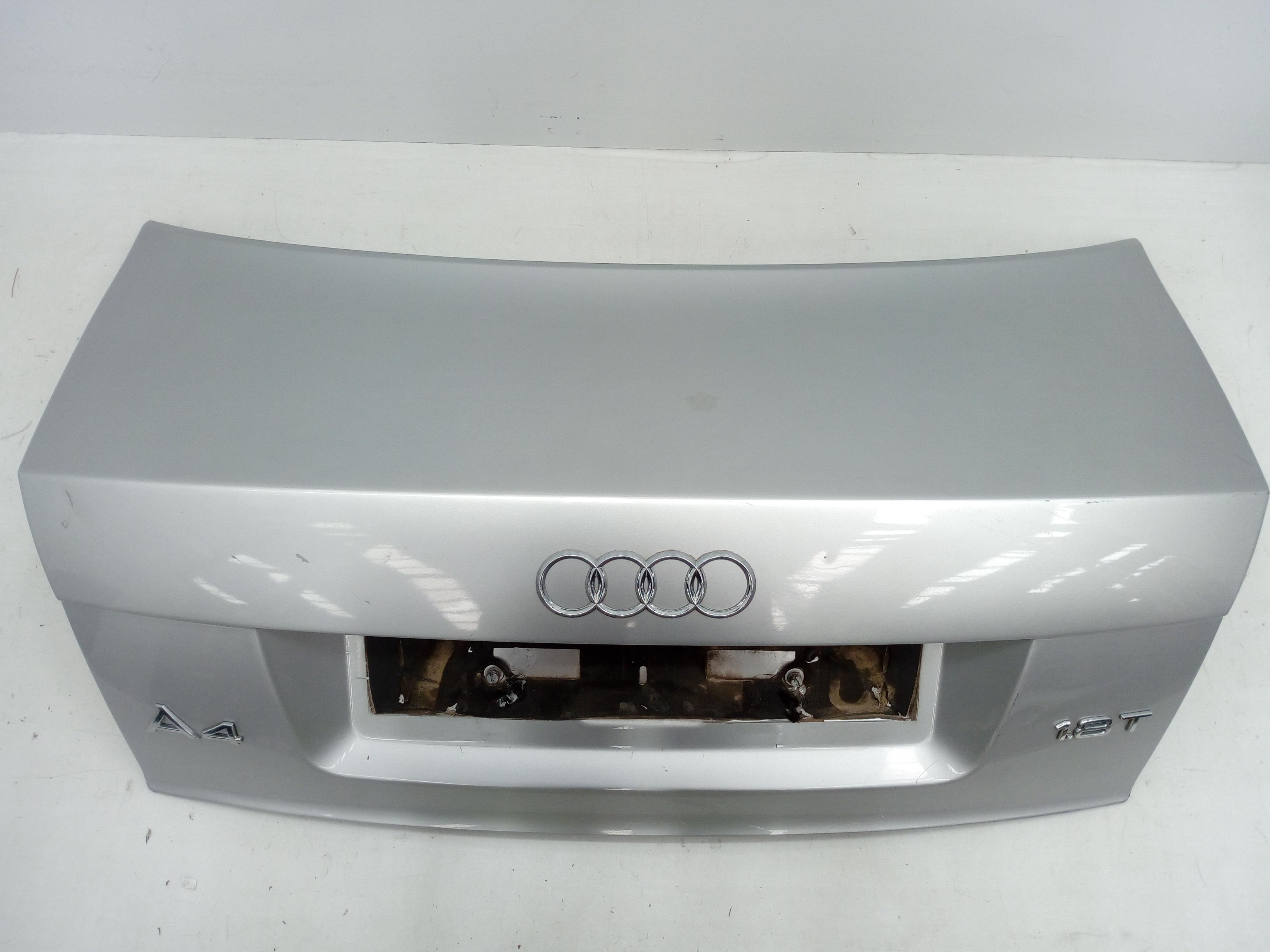 AUDI A4 B6/8E (2000-2005) Tavaratilan takaluukku 8E5827023D 24549153