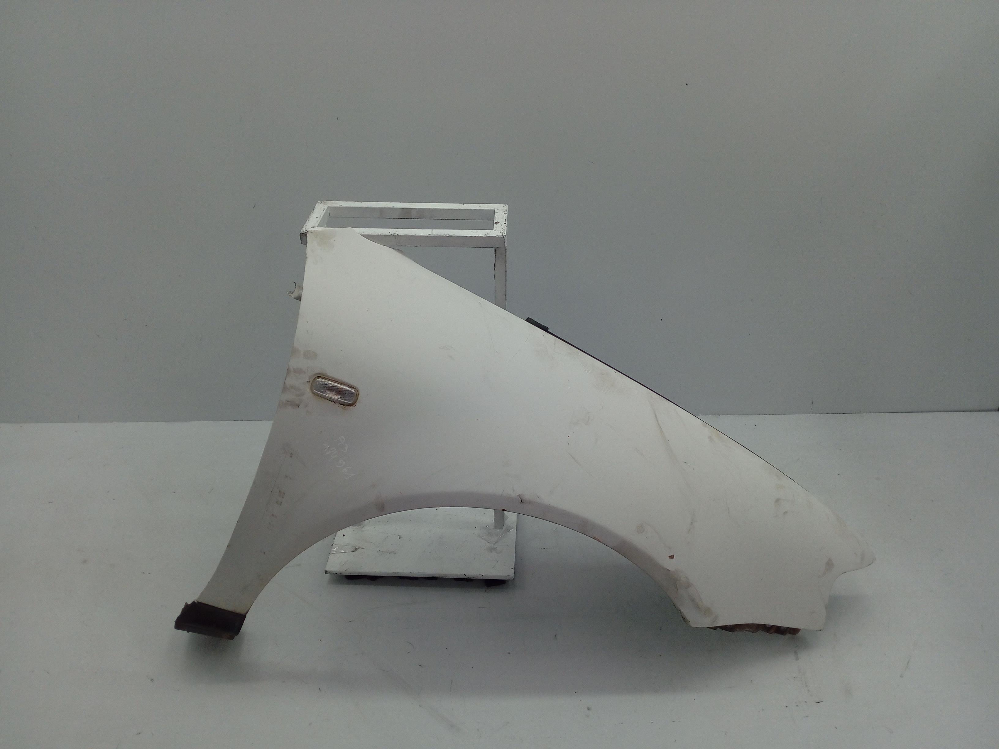 AUDI A3 8L (1996-2003) Front Right Fender 8L0821106B 24548237