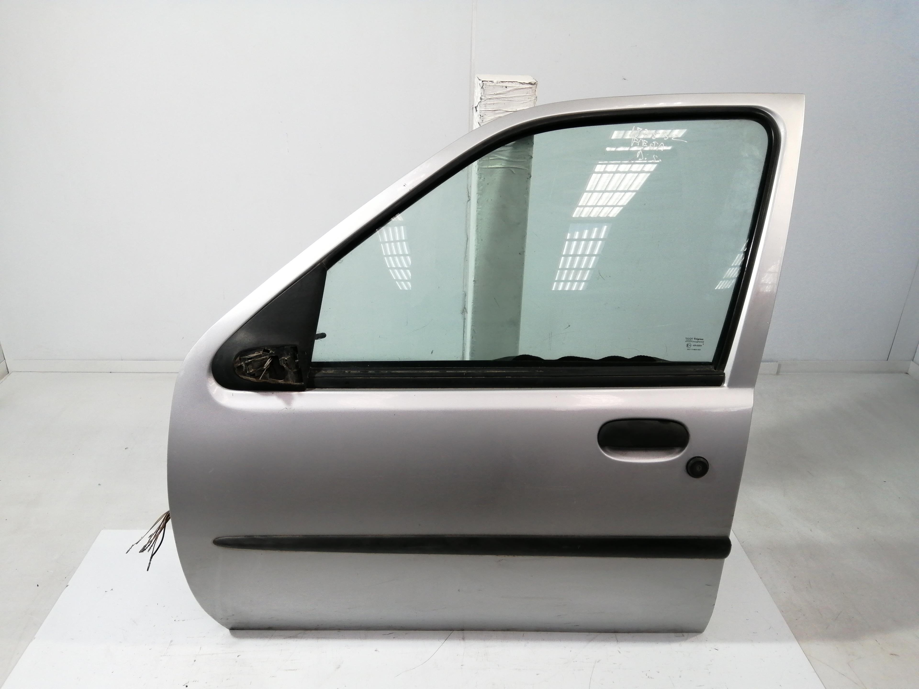 FORD Fiesta 4 generation (1996-2002) Front Left Door 1007037 25195859