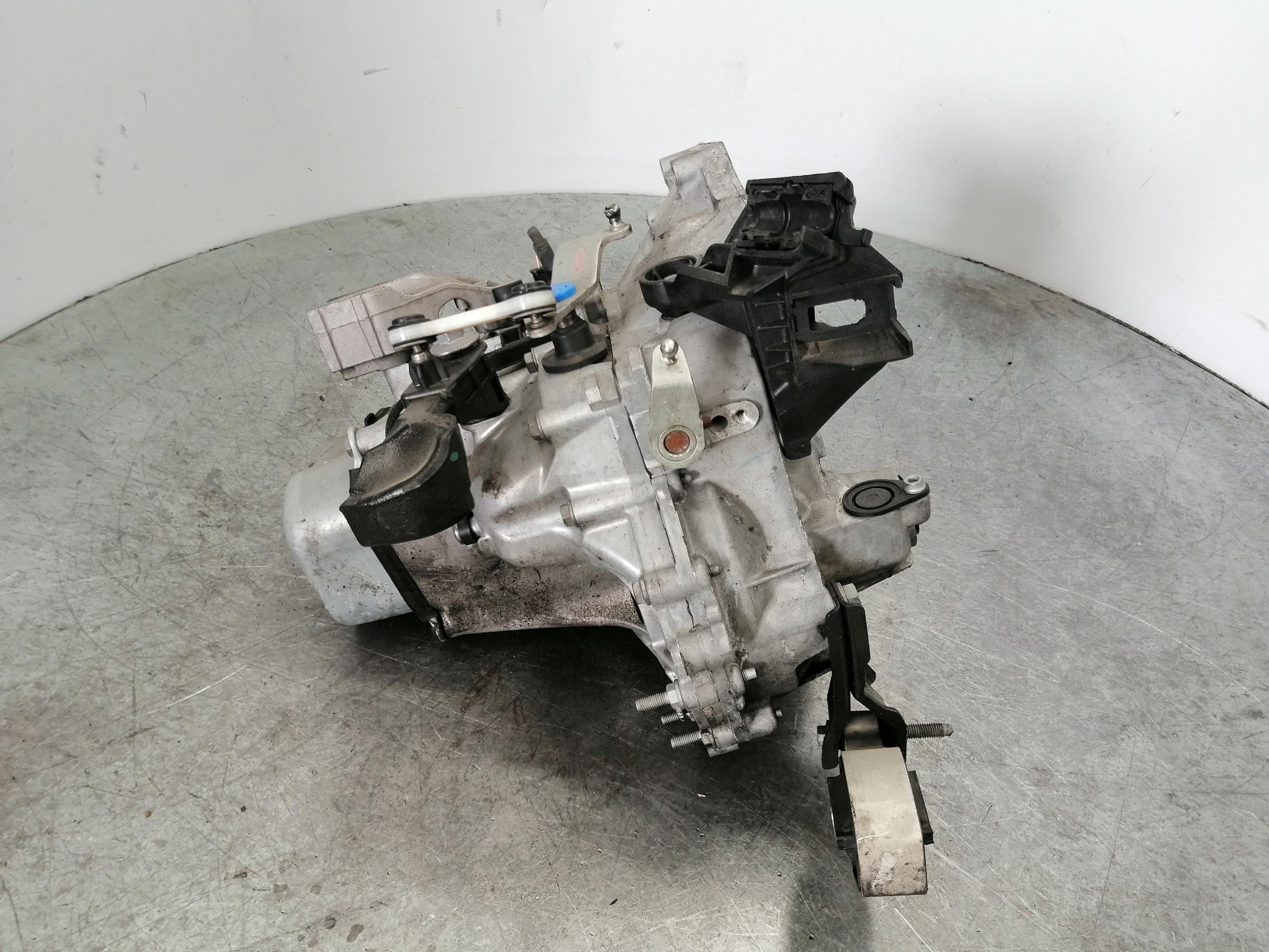 PEUGEOT 208 Peugeot 208 (2012-2015) Gearbox 20A704 24290591