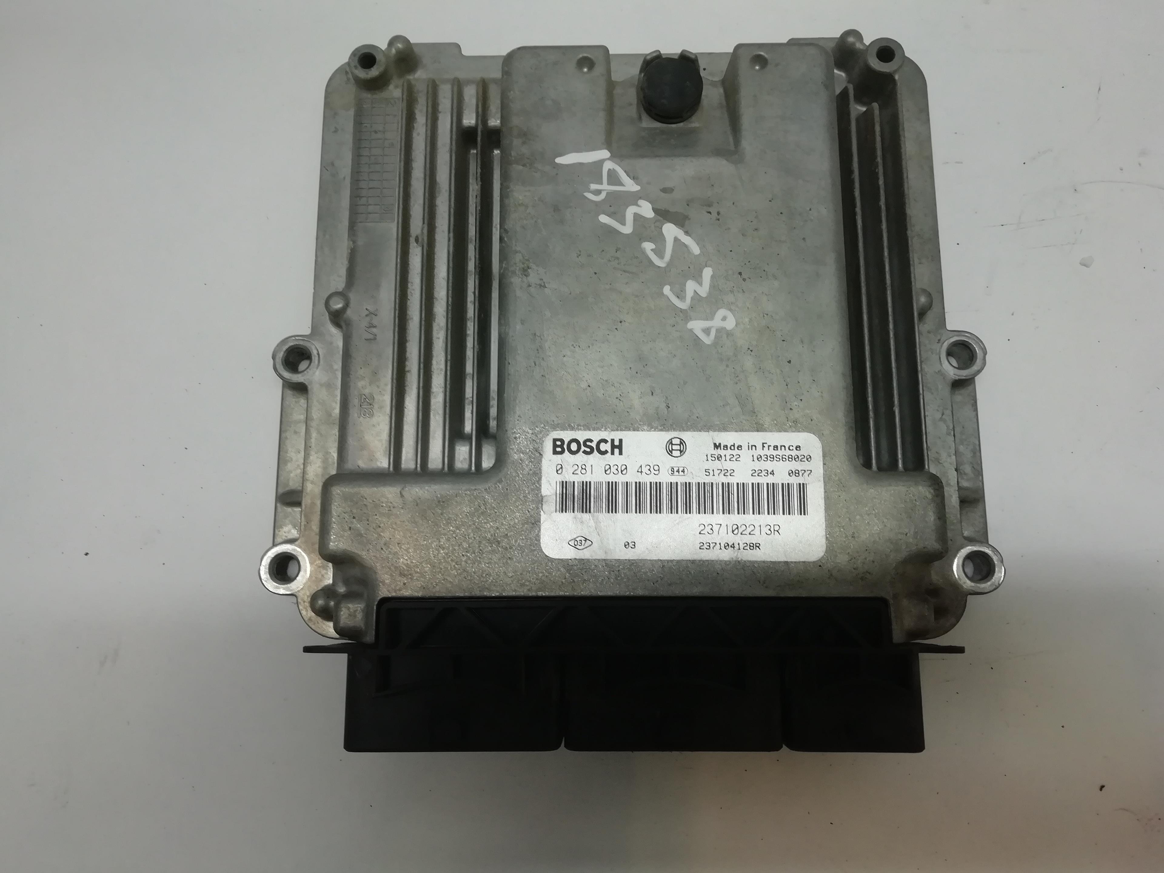 DACIA Duster 1 generation (2010-2017) Engine Control Unit ECU 237104128R 24020932