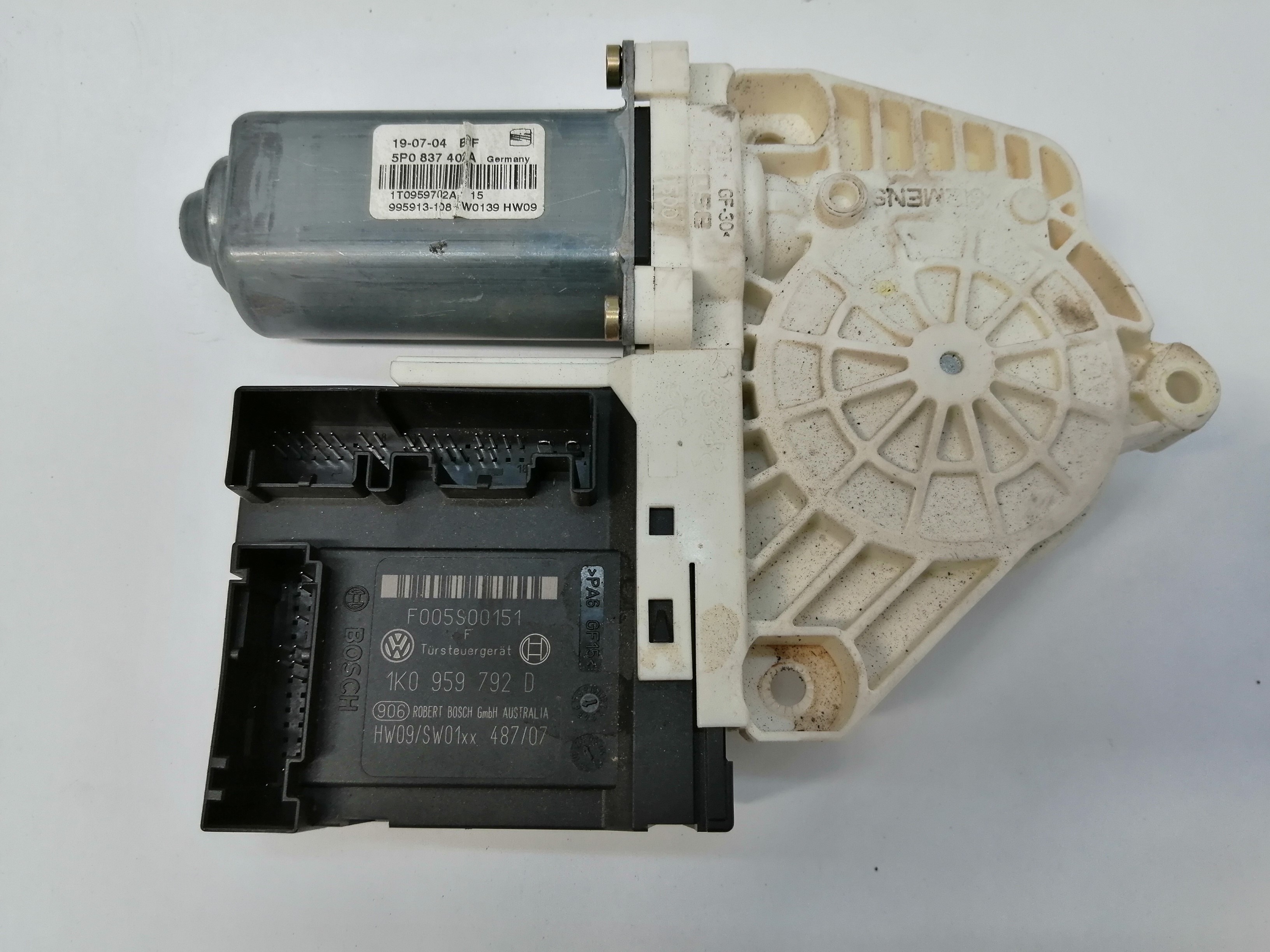 SEAT Altea 1 generation (2004-2013) Front Right Door Window Control Motor 5P0837402 24013814