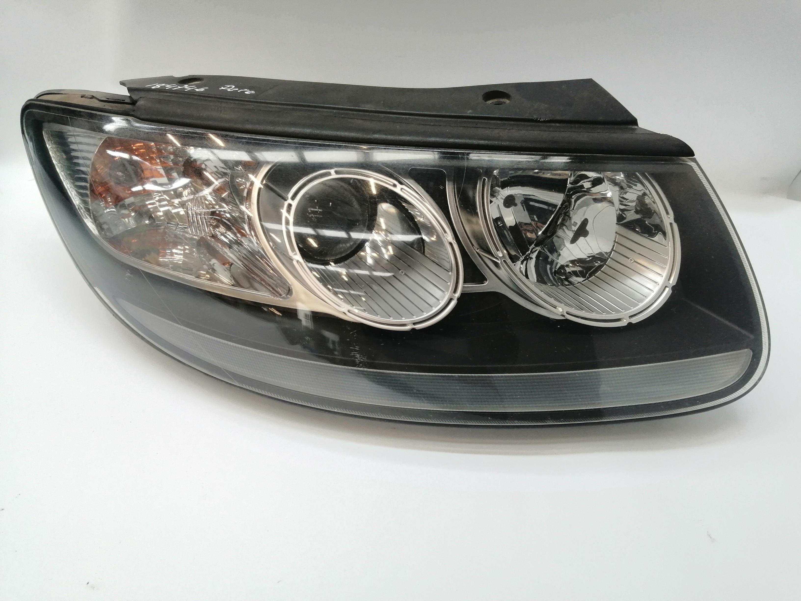 HYUNDAI Santa Fe CM (2006-2013) Front Right Headlight 921022B020 25186209