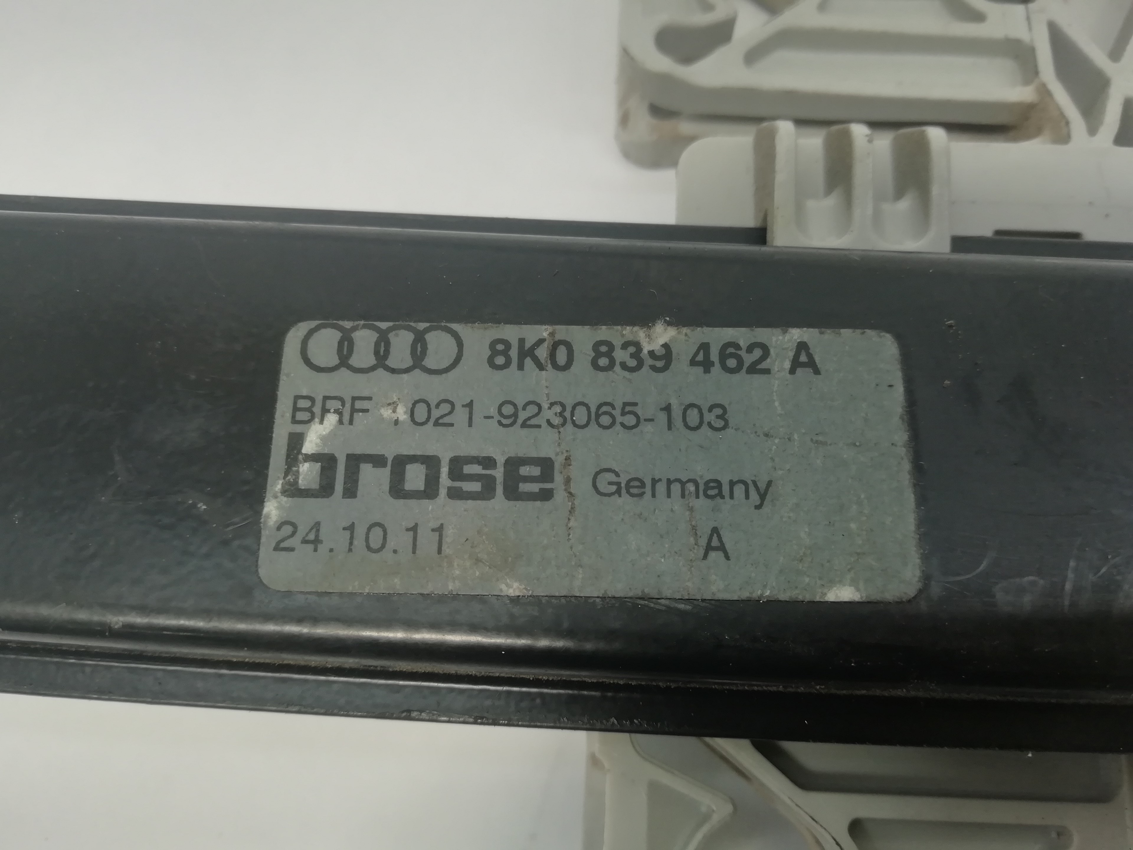 AUDI A4 B8/8K (2011-2016) Fönsterhiss för höger bakdörr 8K0839462A 25161376